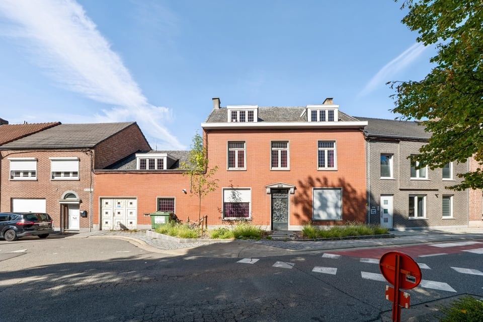 Hoofdfoto van de publicatie: TE RENOVEREN WONING MET VEEL POTENTIEEL IN HARTJE ZOUTLEEUW