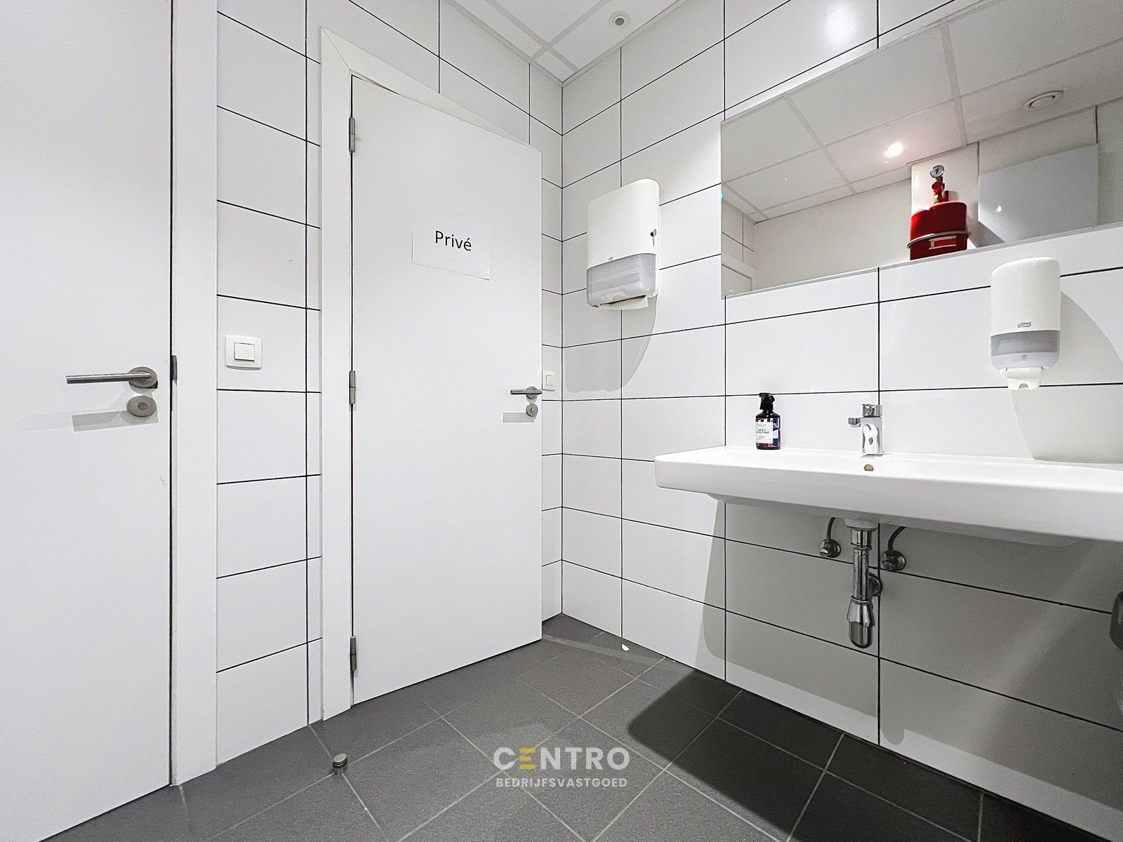 Instapklare kantoorruimte 175 m² TE HUUR in prestigieus D-One gebouw – Kortrijk. foto 17