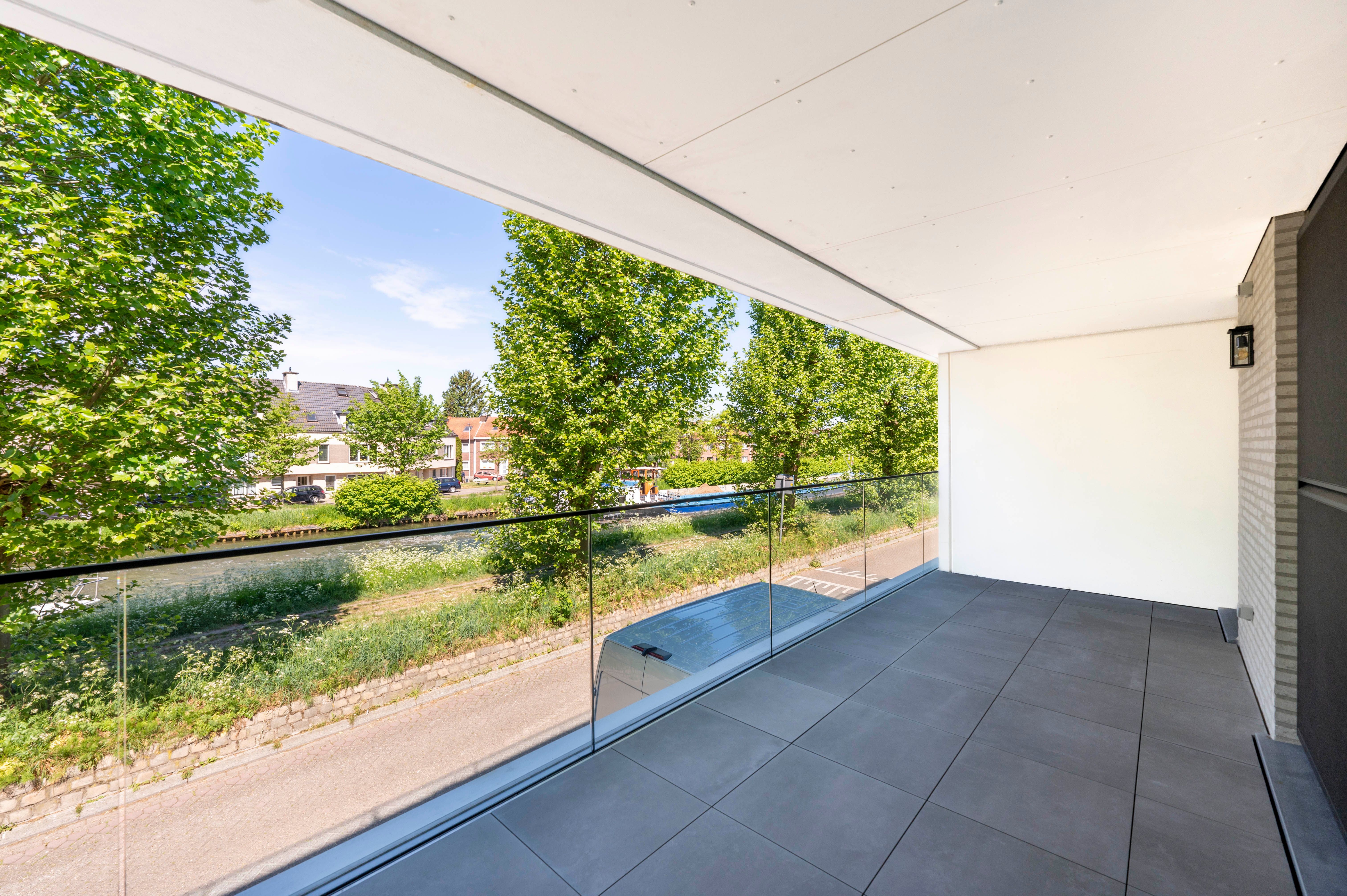 Stijlvol nieuwbouwappartement met uniek zicht op de Vaart van Schoten. foto 11
