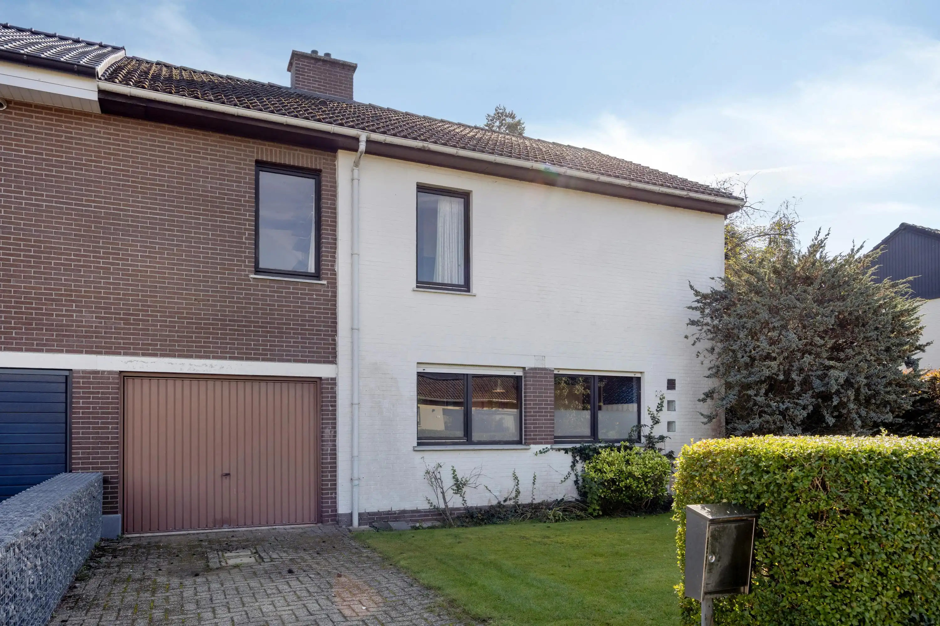 Goed gelegen, te renoveren huis te koop in Lichtaart foto 3
