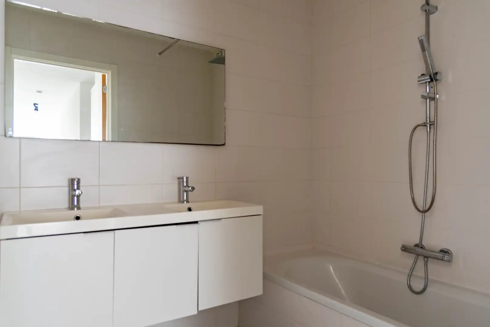 Zeer ruim en energiezuinig appartement met autostaanplaats foto 12