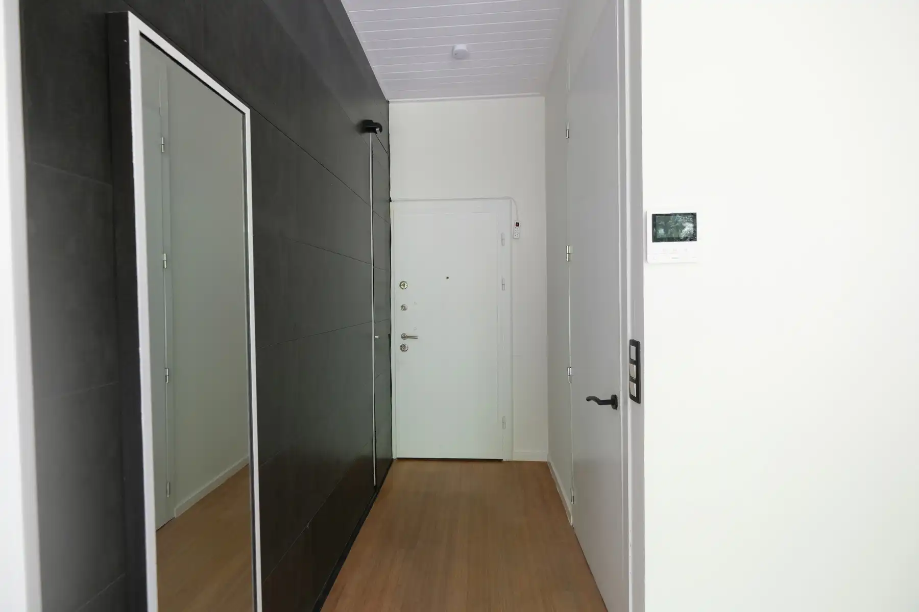 Lichtrijke studio met terras foto 4
