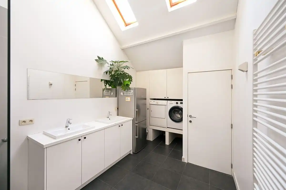 Leuke (starters)woning met zij-ingang foto 14