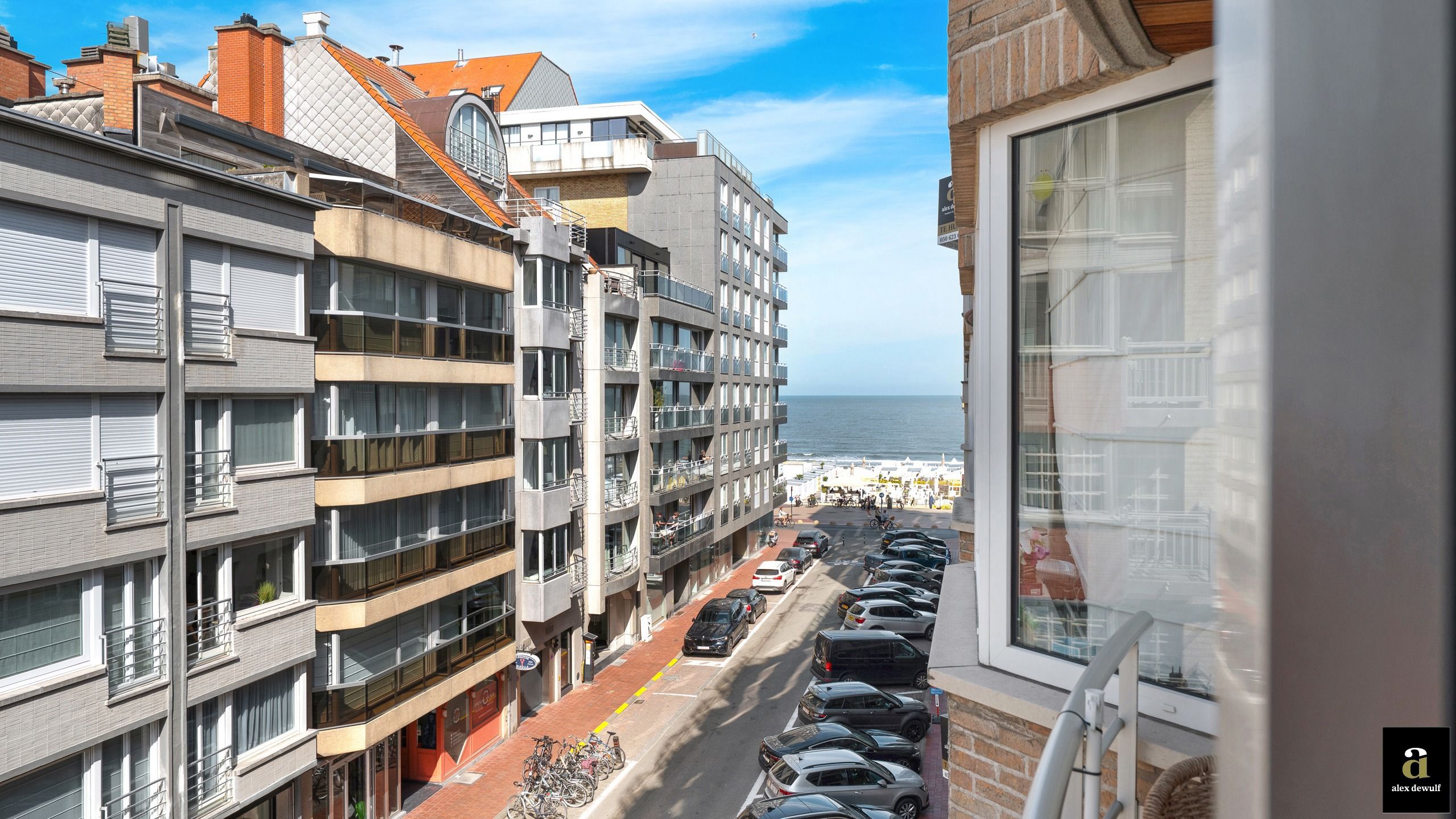 Instapklaar appartement met zijdelings zeezicht aan het Driehoeksplein [Zoute] foto 2