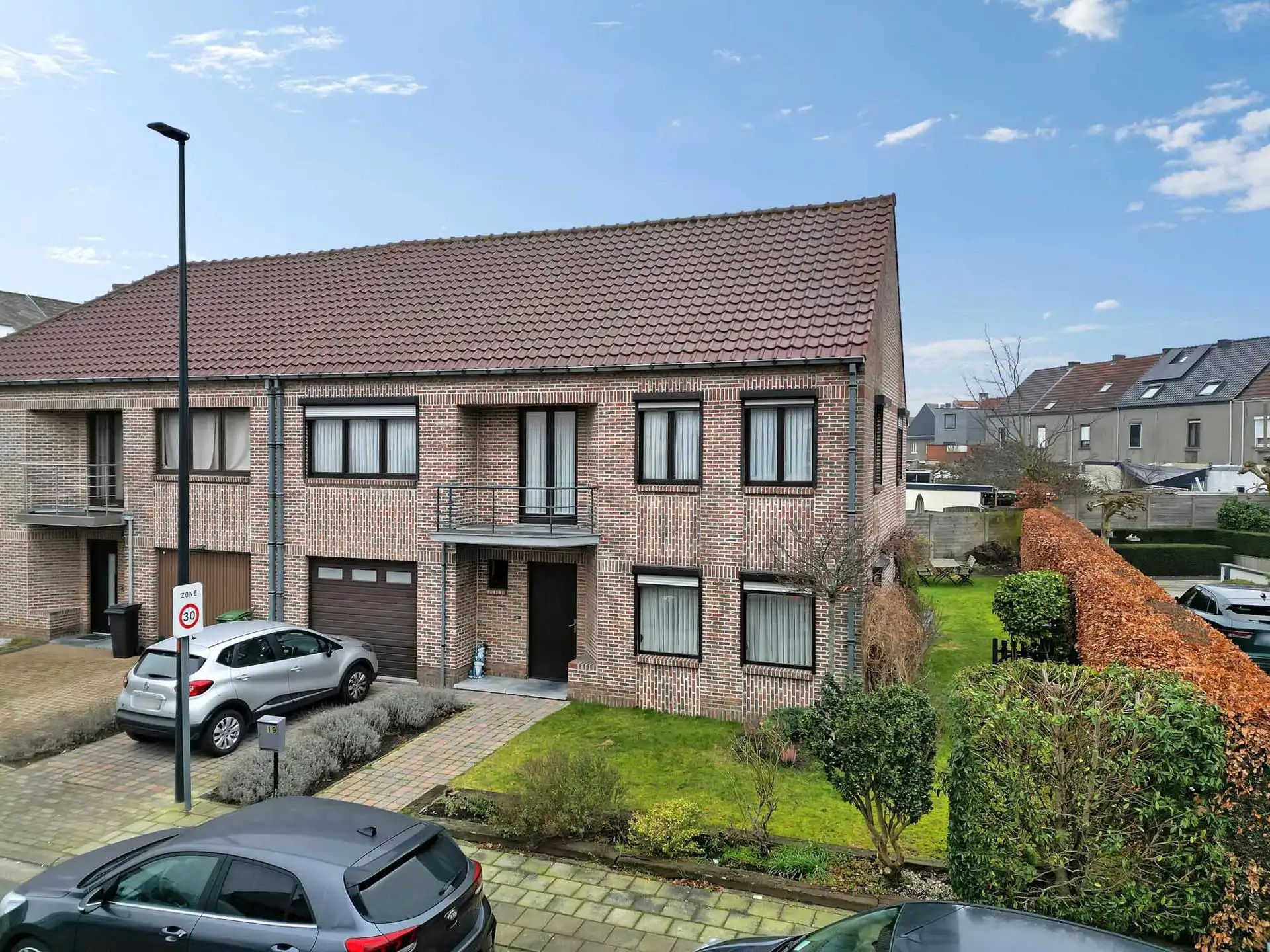 Instapklare HOB met 3 slaapkamers, garage en zonnige tuin foto 2