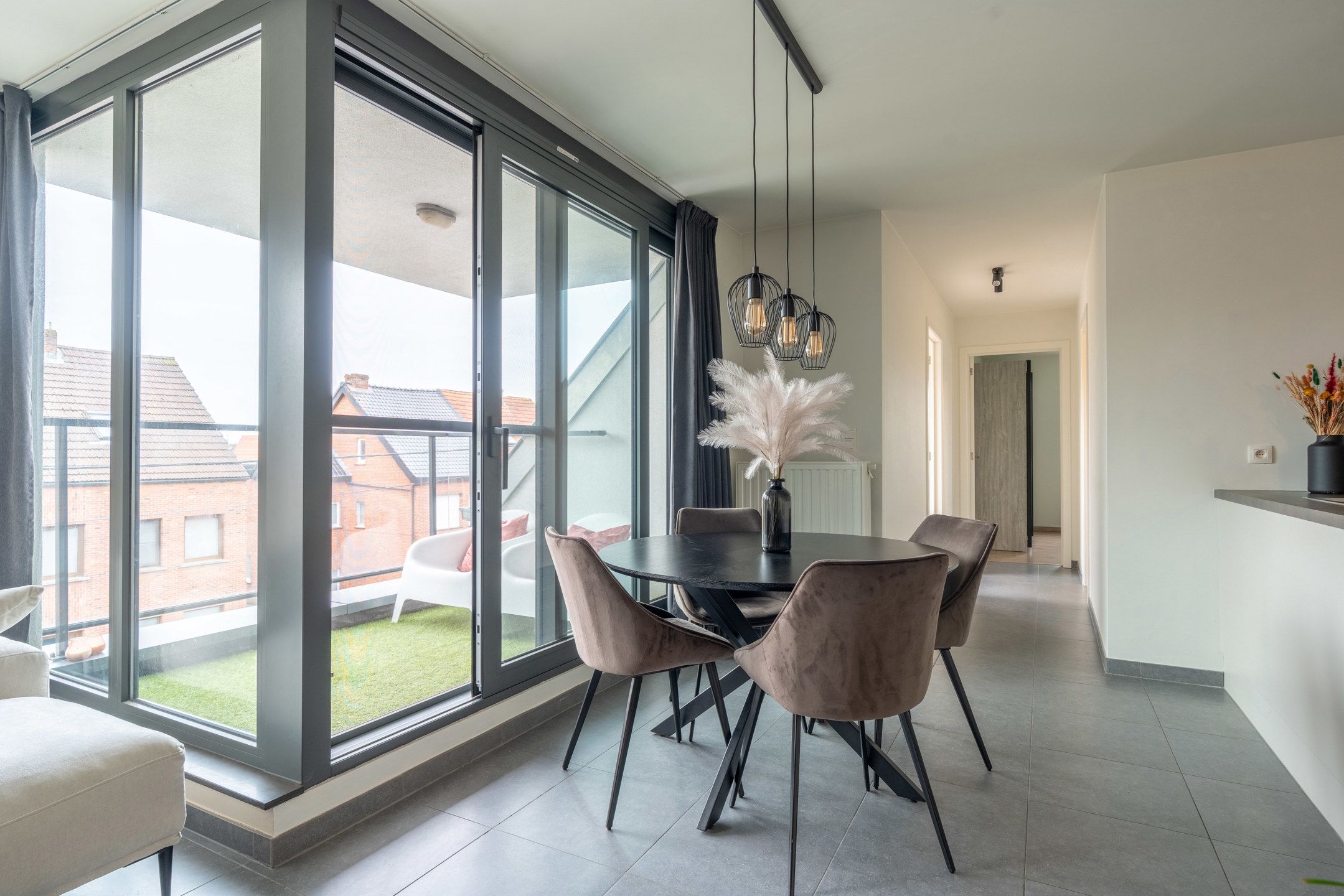 Gezellig 2-slaapkamer app met terras, berging en autostaanplaats. foto 9