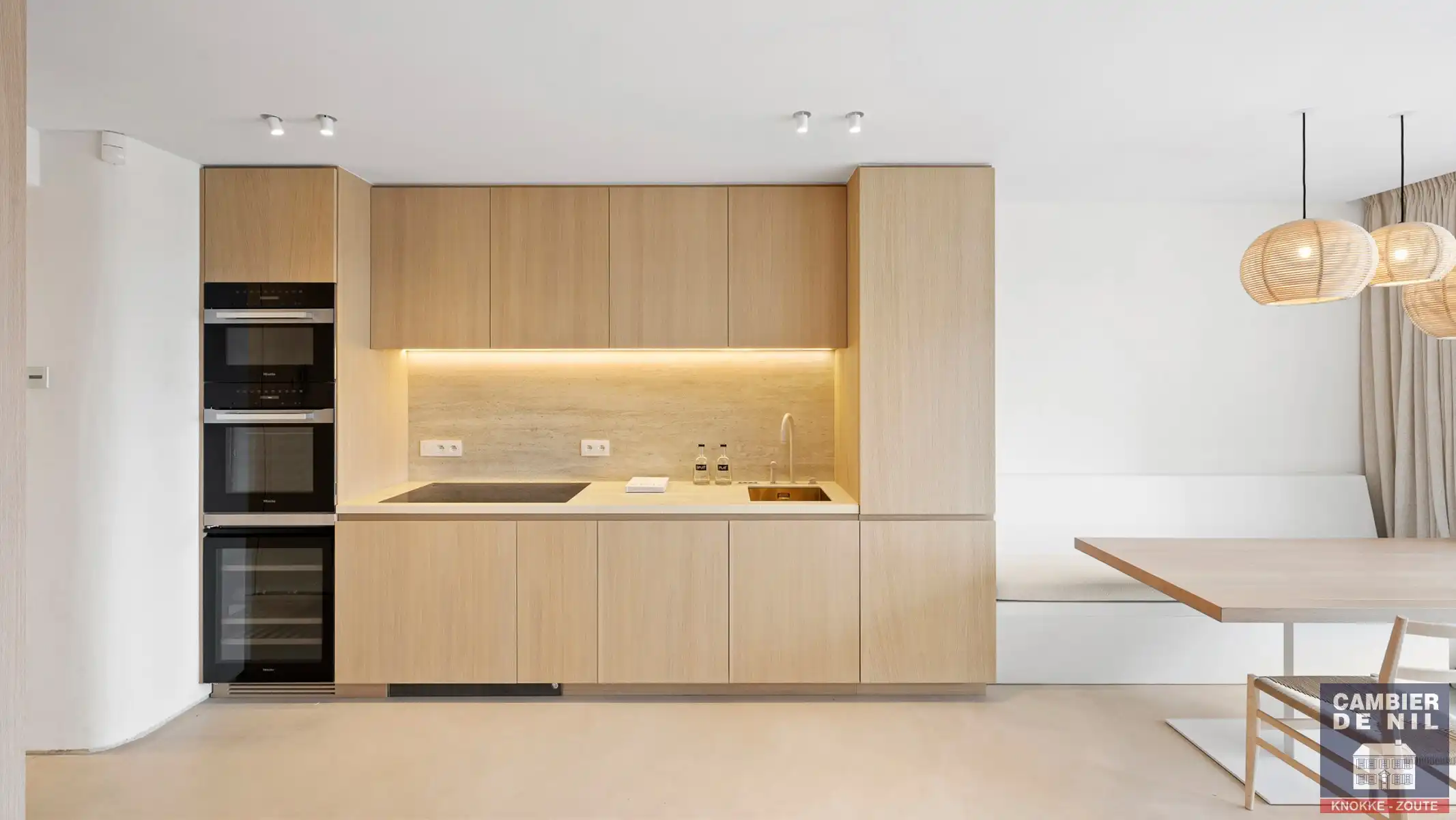 Schitterend gerenoveerd en gemeubeld appartement met fantastisch zicht over de Approach en Minigolf van het Zoute foto 10