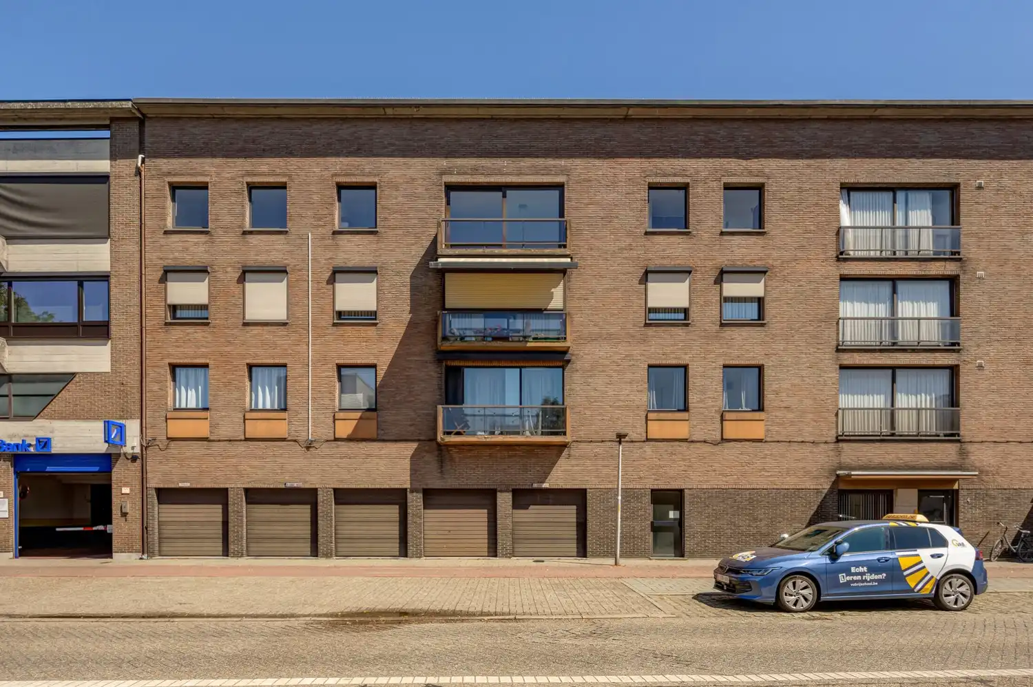 Ruim en lichtrijk appartement met 3 slaapkamers, privé garage en fietsenberging in Brasschaat - recent gerenoveerd met alle comfort. foto 18