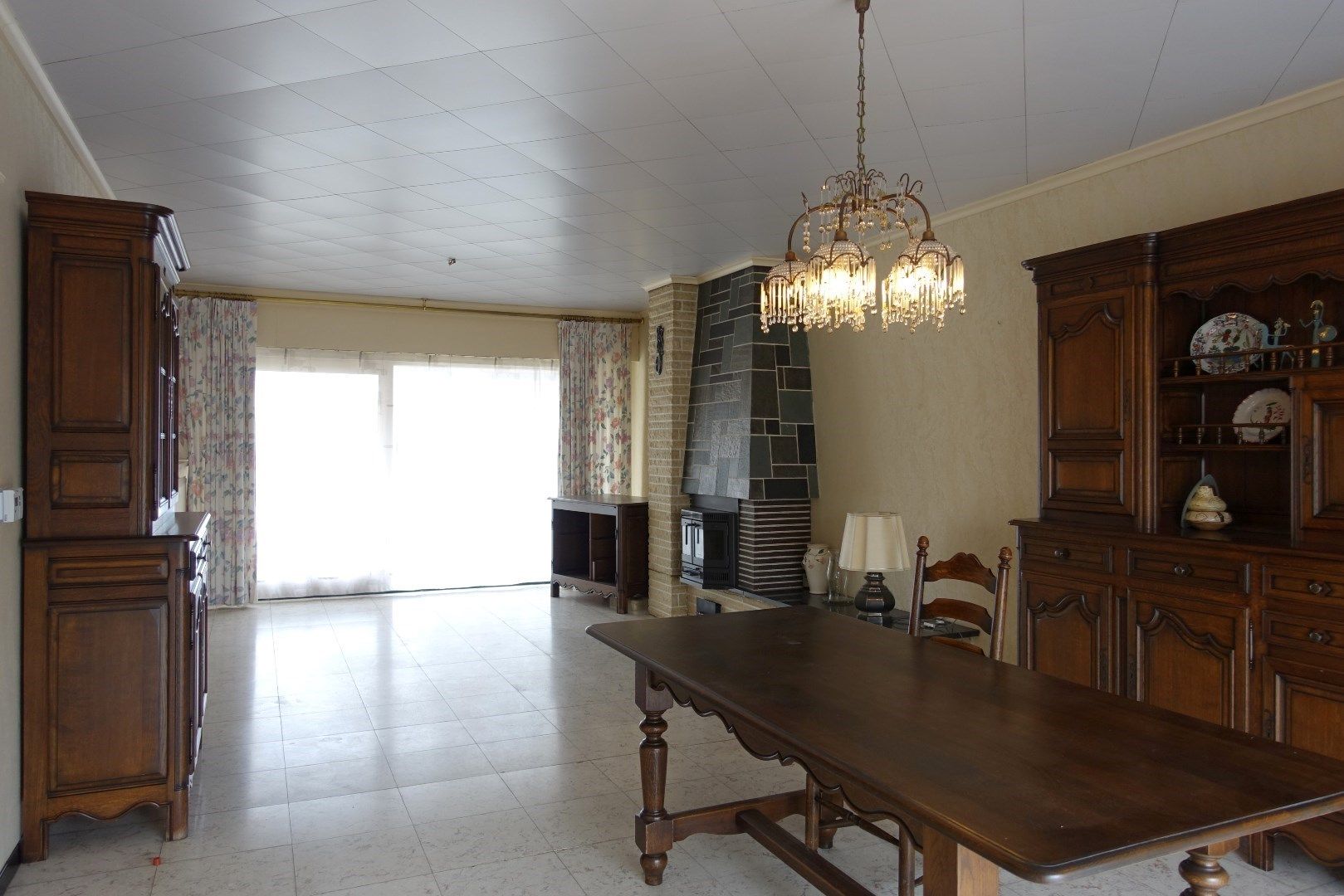 Ruime op te frissen woning met garages op een uitstekende locatie in centrum Oudenburg foto 5