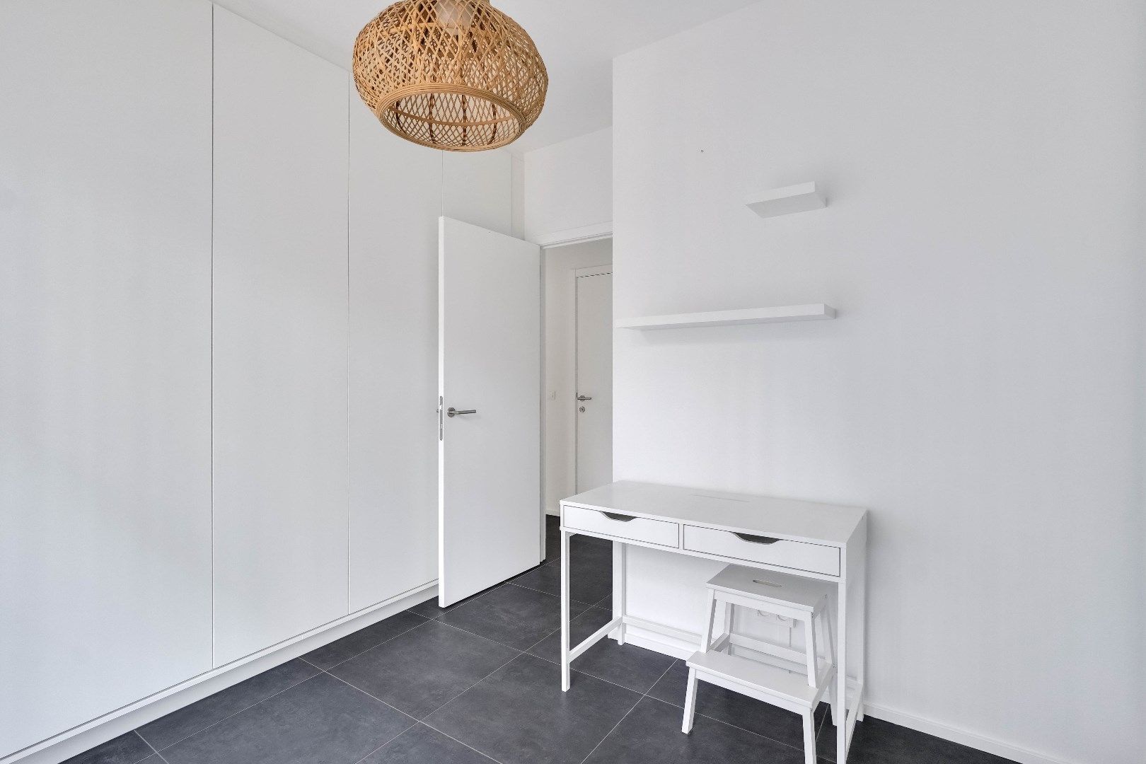 RECENT LUXE-APPARTEMENT MET KELDERBERGING IN QUARTIER BLEU ! foto 19