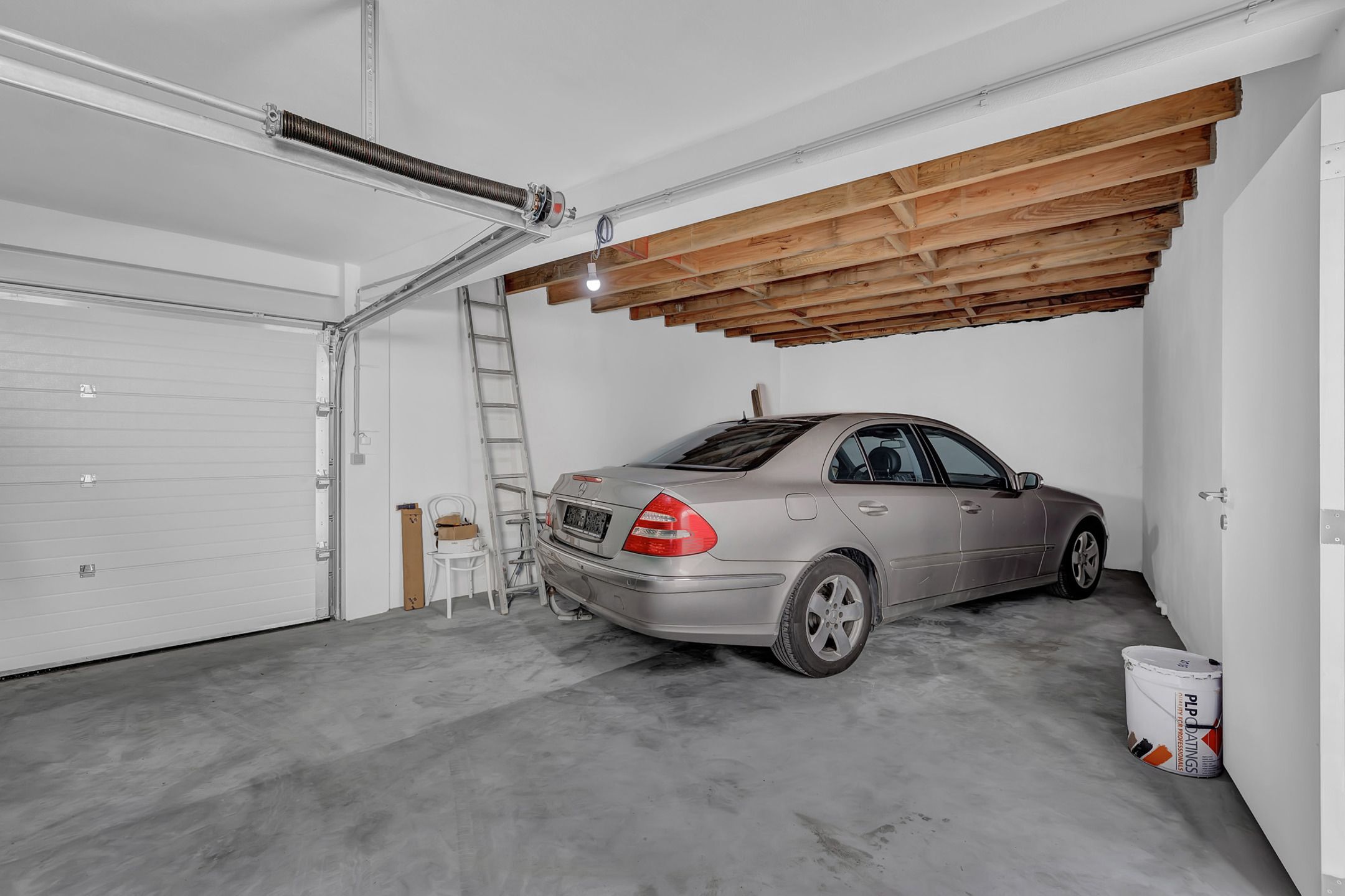 Gerenoveerde en ruime HOB met 3 slaapkamers en garage foto 14