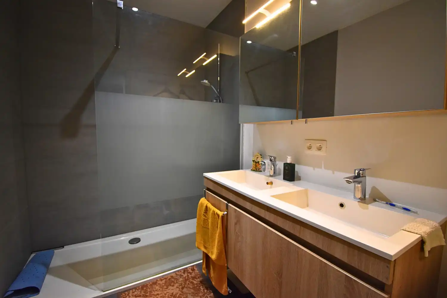 Te huur – Recent appartement met 2 slaapkamers, terras, garage en EPC A in Halle foto 7