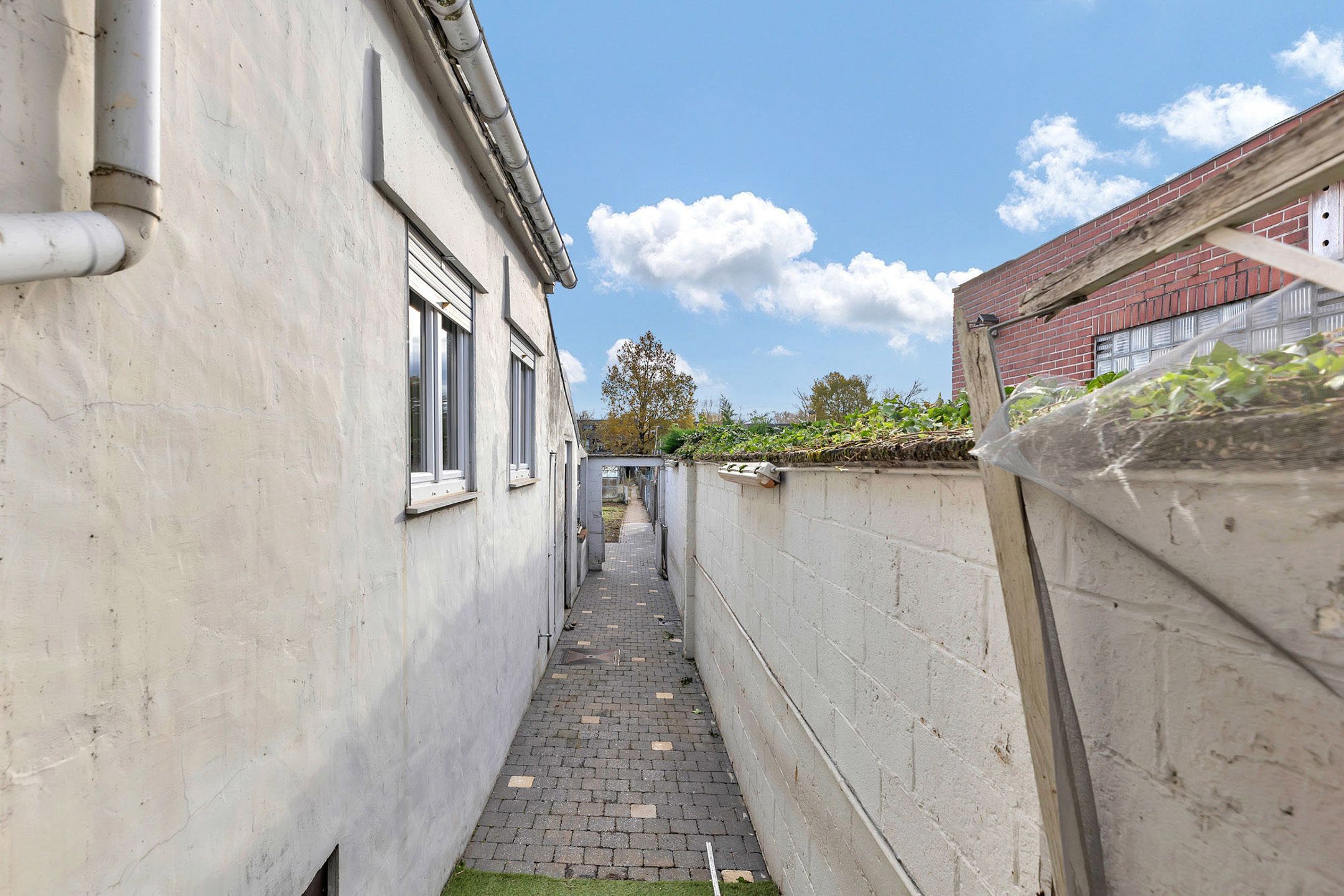 Ruime te renoveren woning op toplocatie foto 21