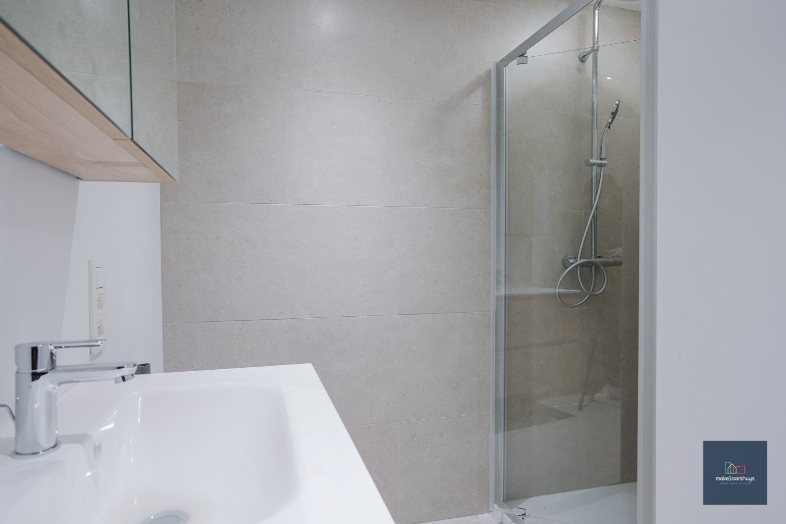 Gunstig gelegen en recent gelijkvloers 2 slaapkamerappartement met koer.  foto 8