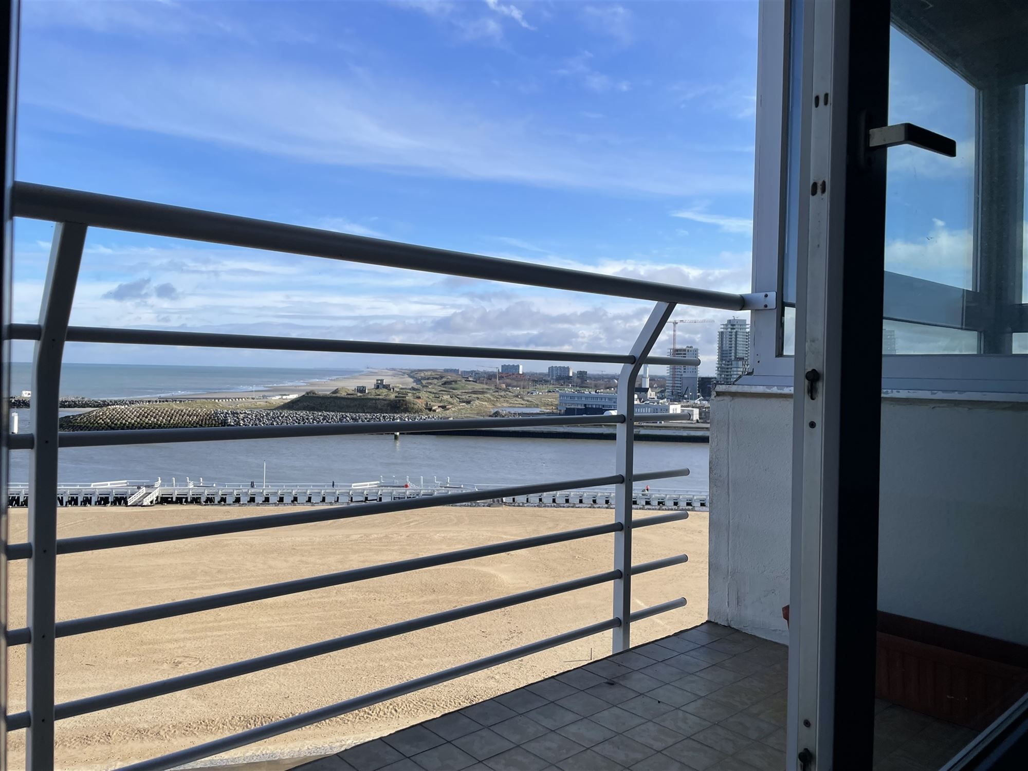 Appartement met 2 slaapkamers op de zeedijk foto 4