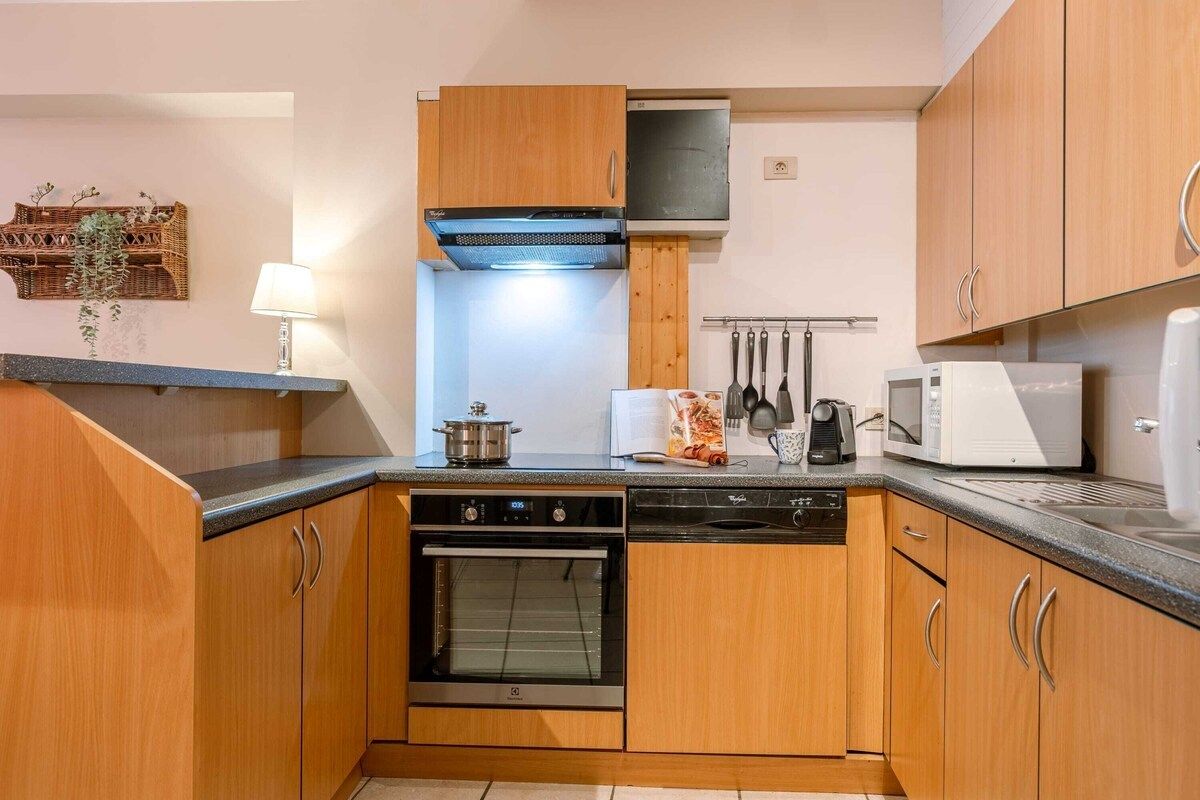 Gemeubeld twee slaapkamer appartement vlak aan zee foto 10