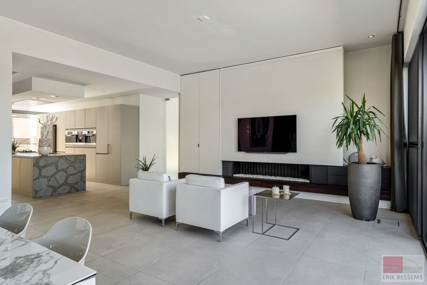 Moderne villa, gelegen op een perceel van 1.126 m², biedt 360 m² hoogwaardige woonoppervlakte foto 10