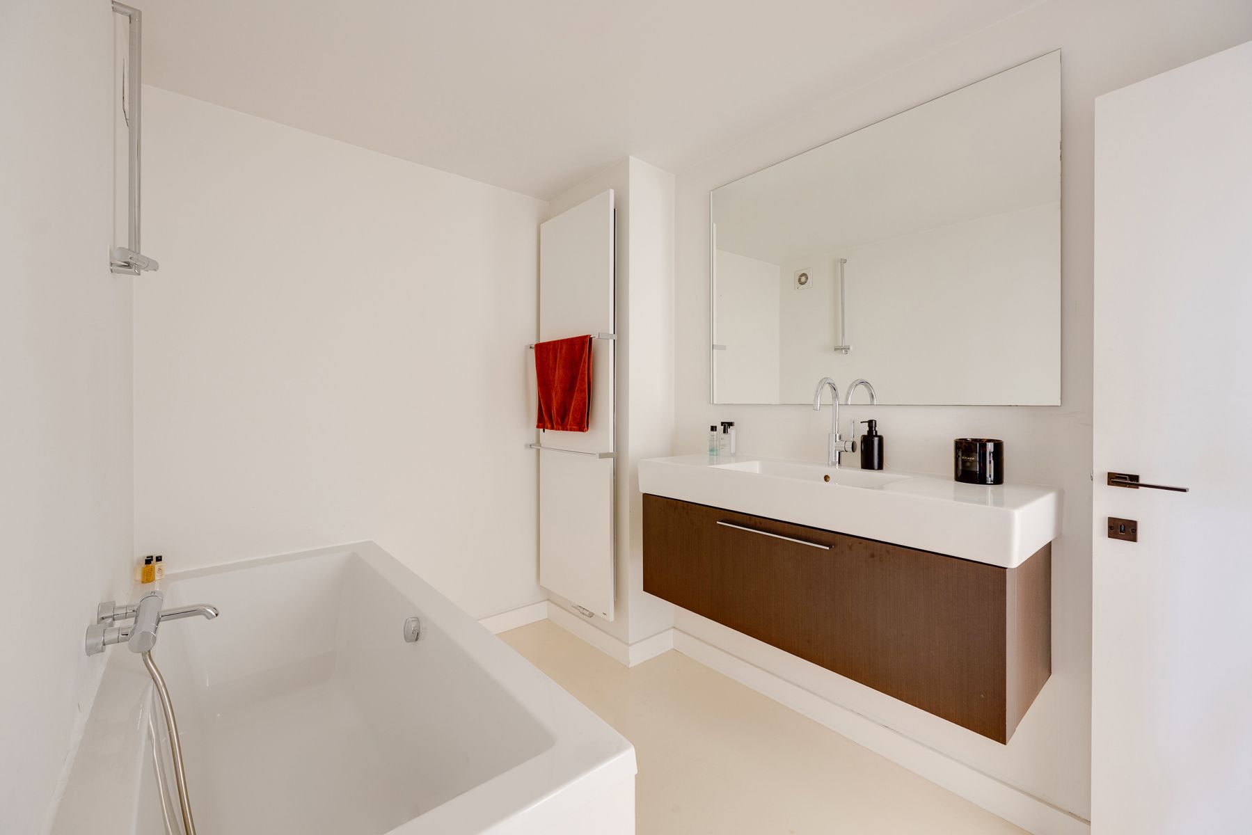 Instapklaar appartement met buitenruimte aan het Albertpark foto 6