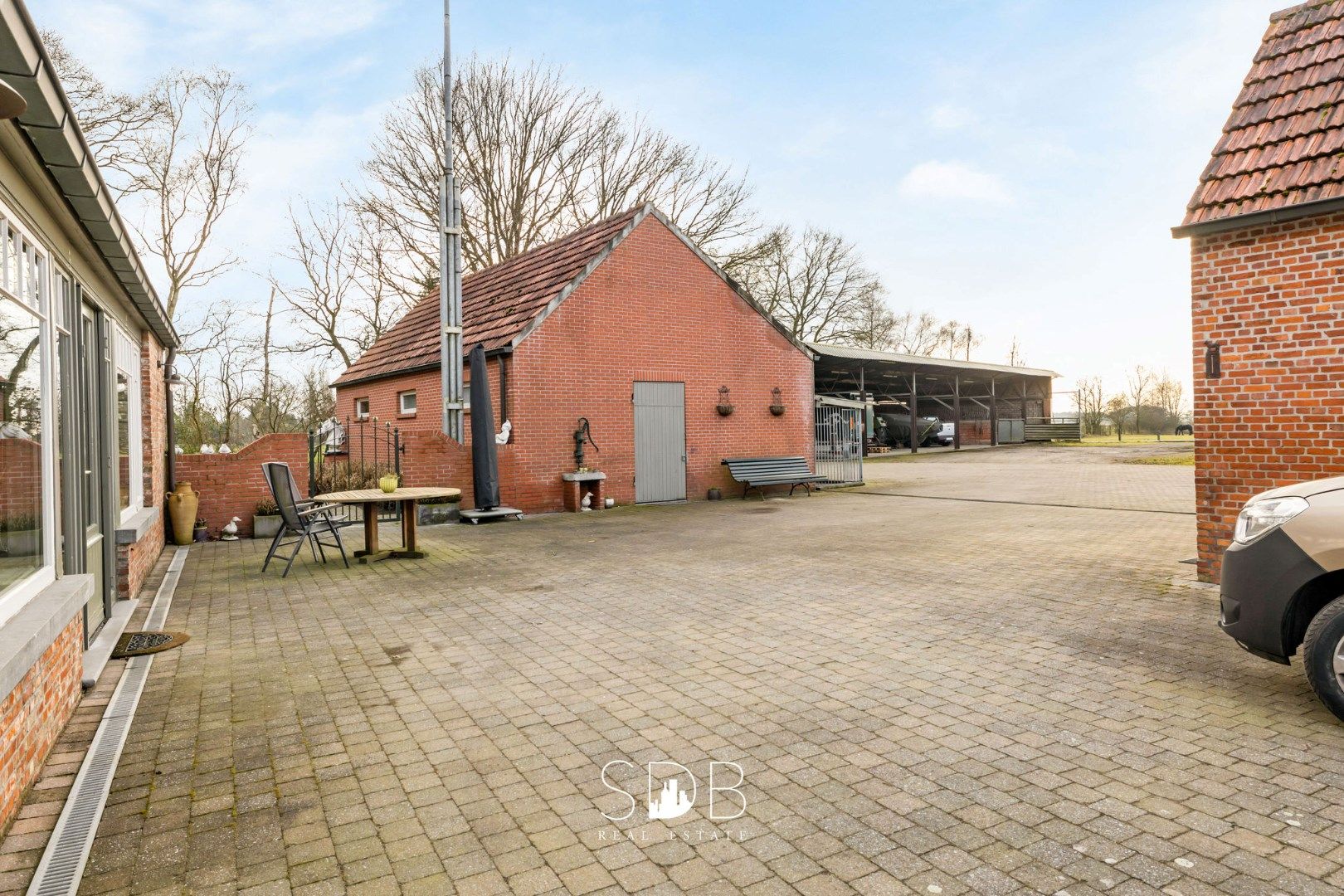 Authentieke hoeve met diverse bijgebouwen en graslanden op 93.155m² foto 37