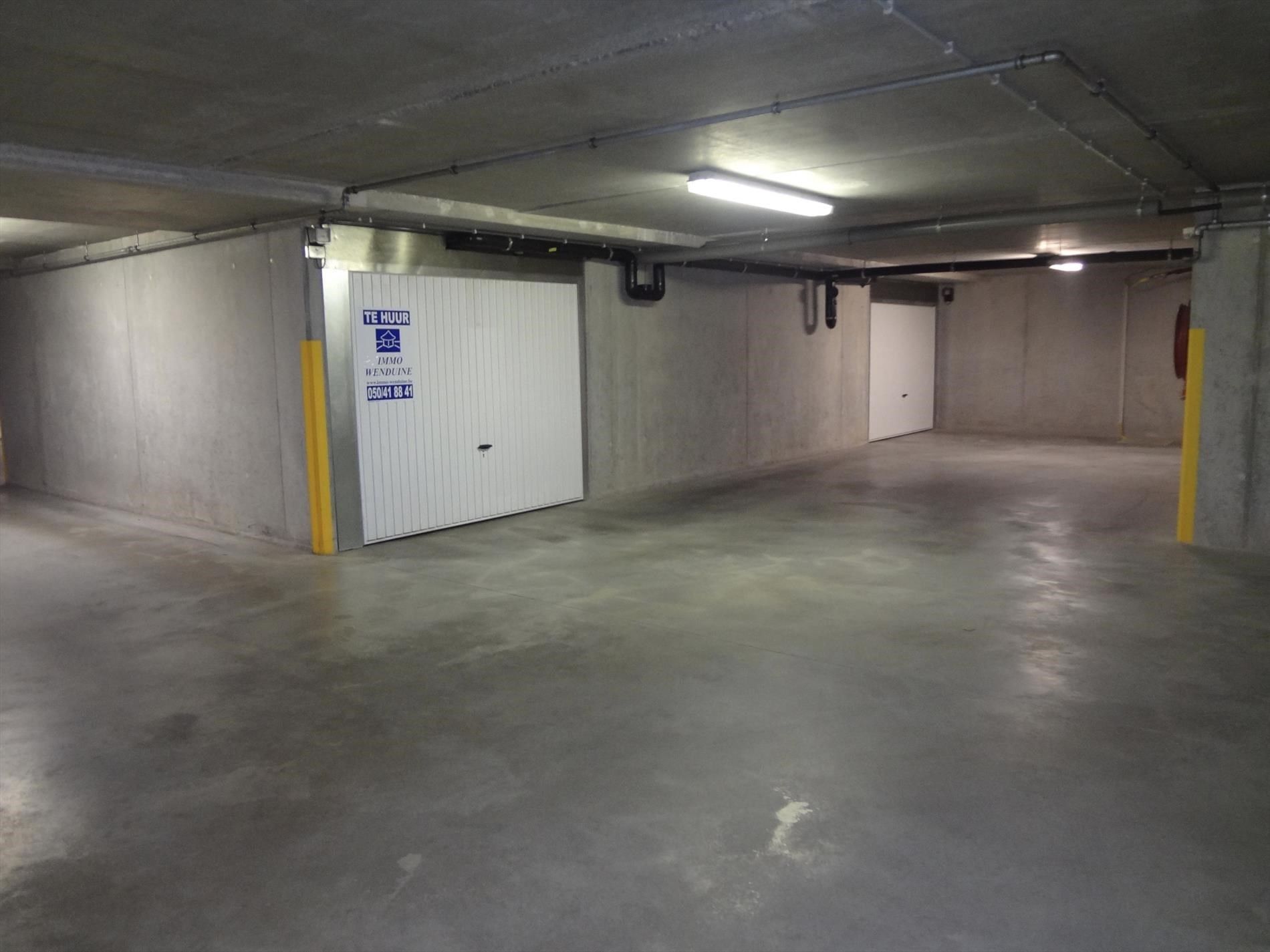 Zeer ruime garage - centrum Wenduine foto 2