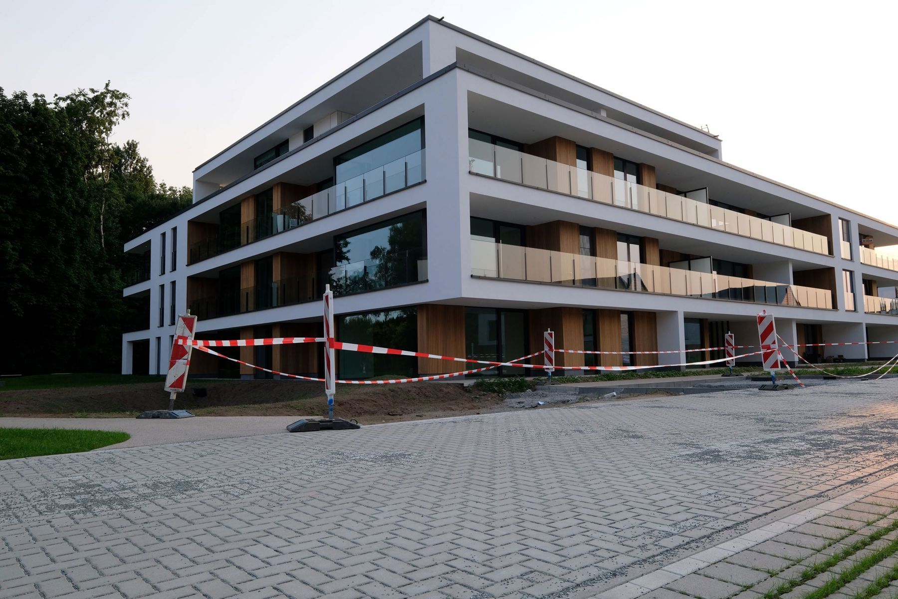 Knap nieuwbouwappartement in een groene omgeving foto {{pictureIndex}}
