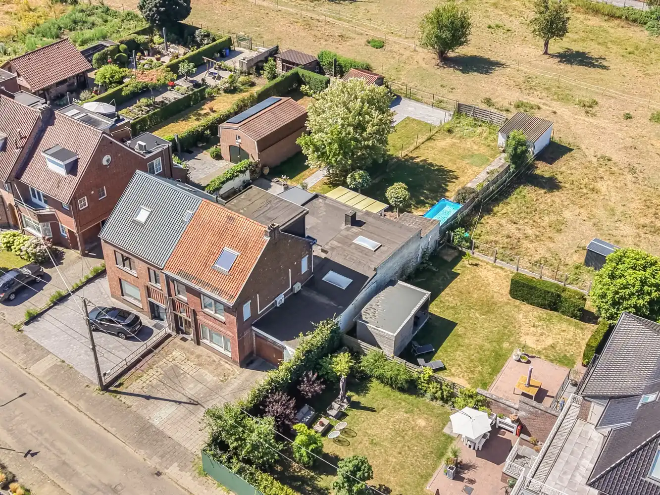 Gezinswoning met ruime garage, grote zolder en zonnige tuin foto 23