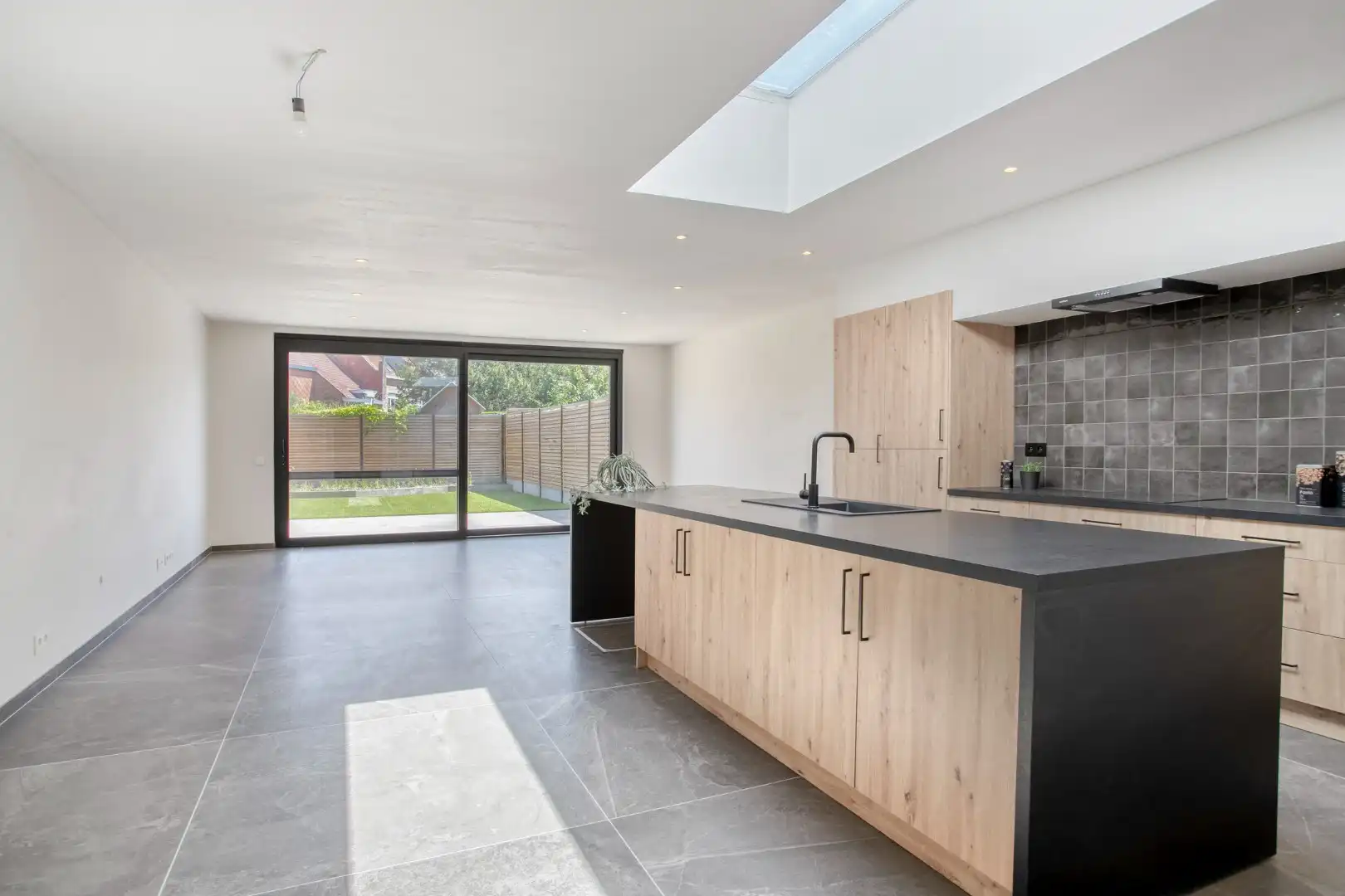 Ruime, gerenoveerde instapklare woning in Lauwe! foto 2