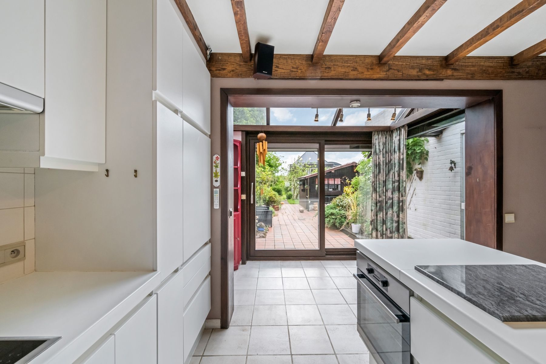 Ruime woning met tuin en bijgebouwen in rustig Sint-Kruis. foto 8