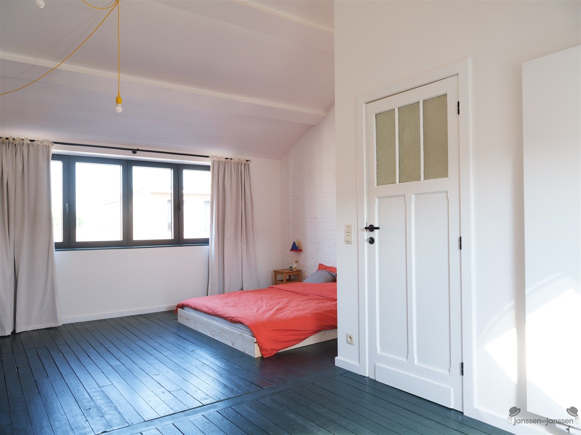 Charmant gerenoveerde woning met zonnige groene tuin foto 17