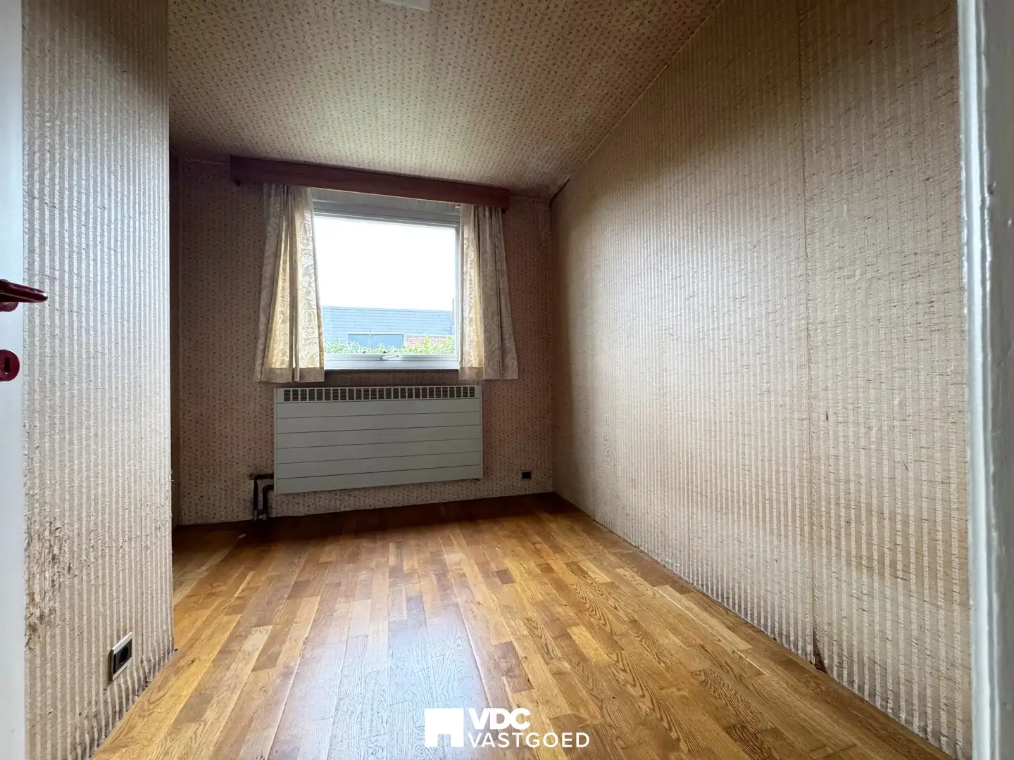 Ruime open bebouwing met prachtige tuin en veel potentieel foto 15