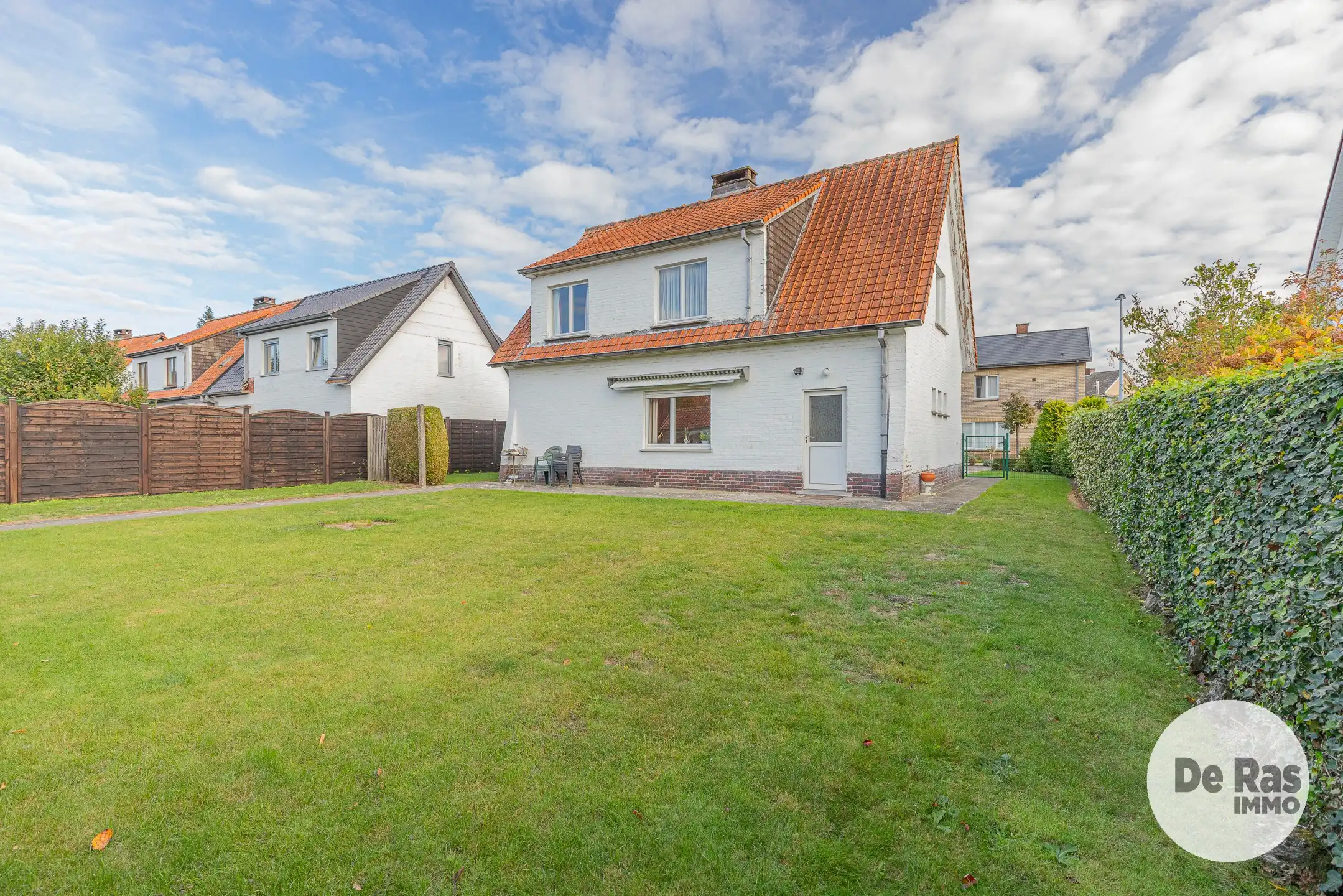 SCHELLEBELLE- Te renoveren woning in een rustige verkaveling foto 3