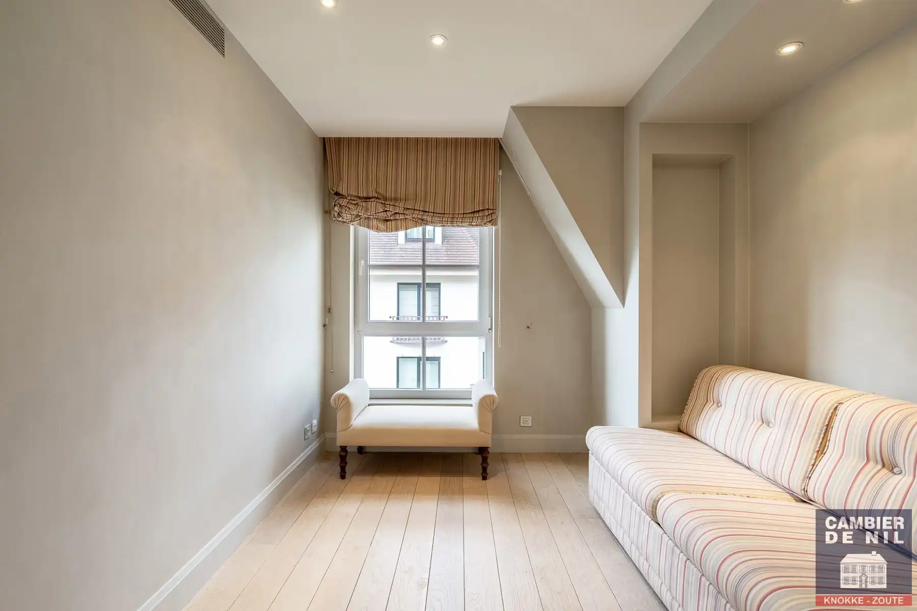 Ruim (155 m²) gemeubeld 3 SK appartement in hartje Zoute foto 24