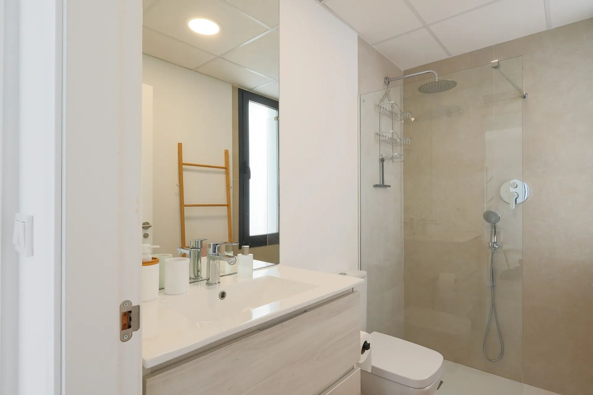 Direct genieten: instapklaar penthouse op toplocatie aan de kust foto 22