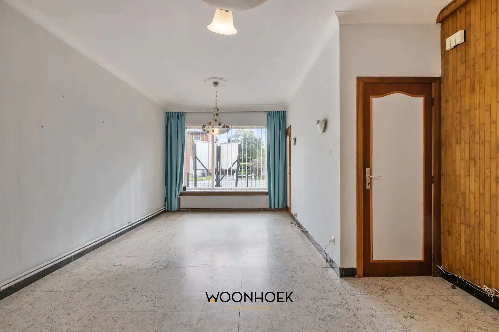 Halfopen bebouwing met 3 slaapkamers & zij-ingang.  foto 5