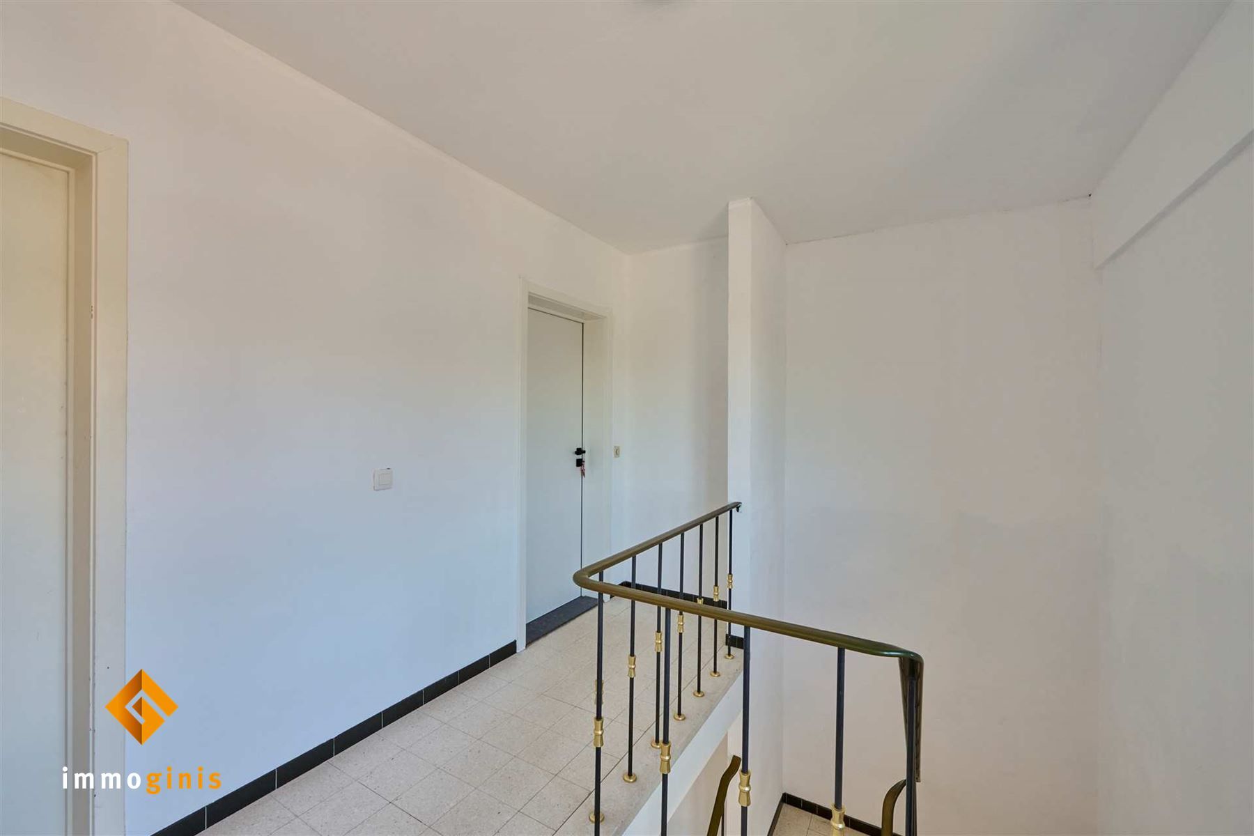 Ruim appartement met 2 tot 3 slpks in het centrum van Hamont!  Inclusief garage! foto 2