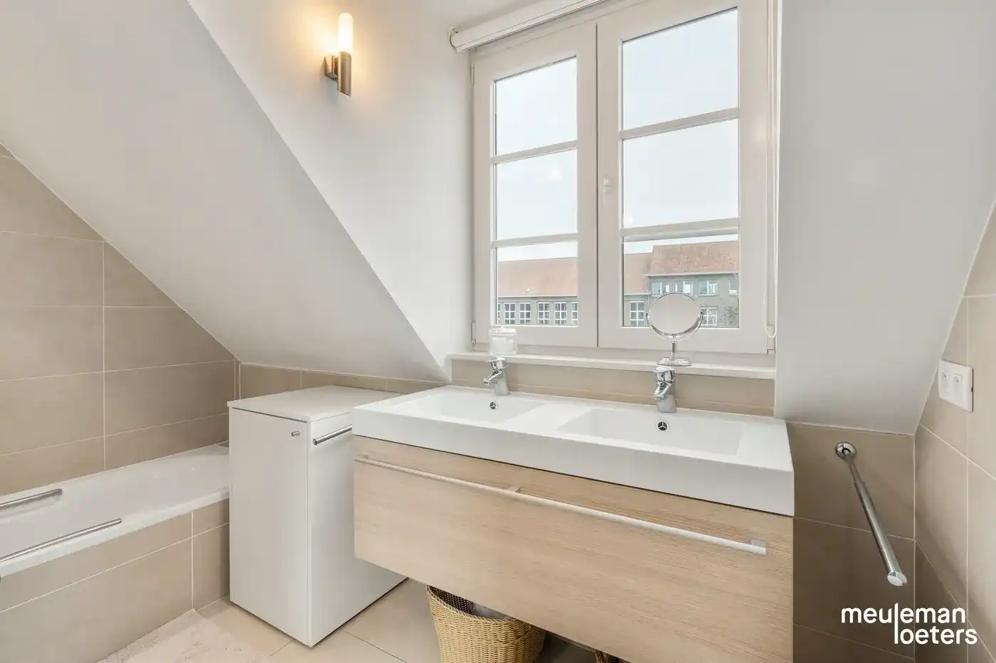 Riant en instapklaar duplexappartement met zéér ruime garagebox in centrum  foto 9