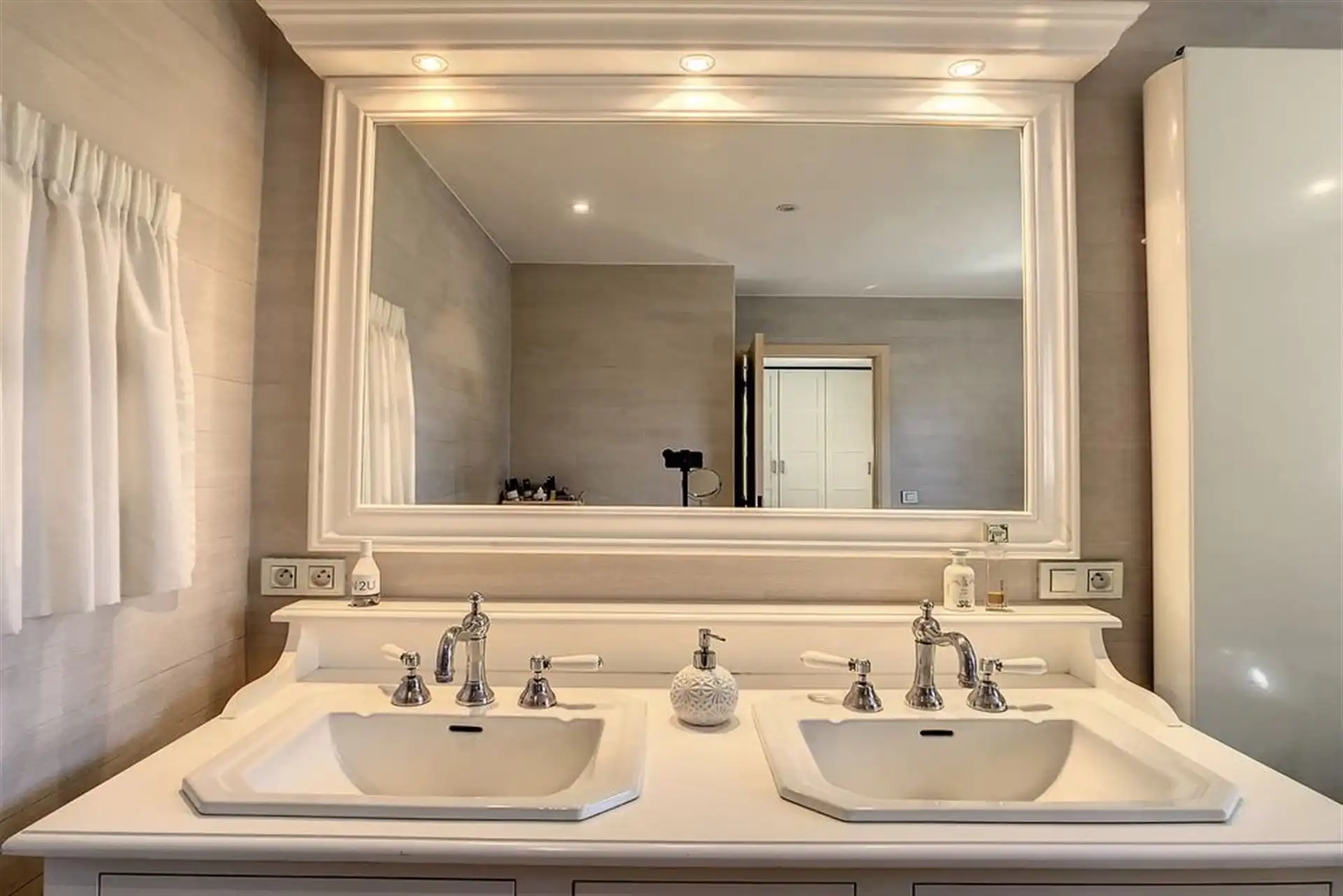 Charmante villa in residentiële omgeving met prachtig aangelegde tuin foto 21