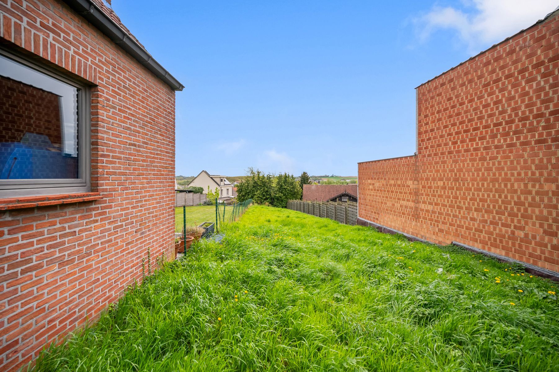Bouwgrond voor halfopen bebouwing in het hart van Roosdaal foto 5