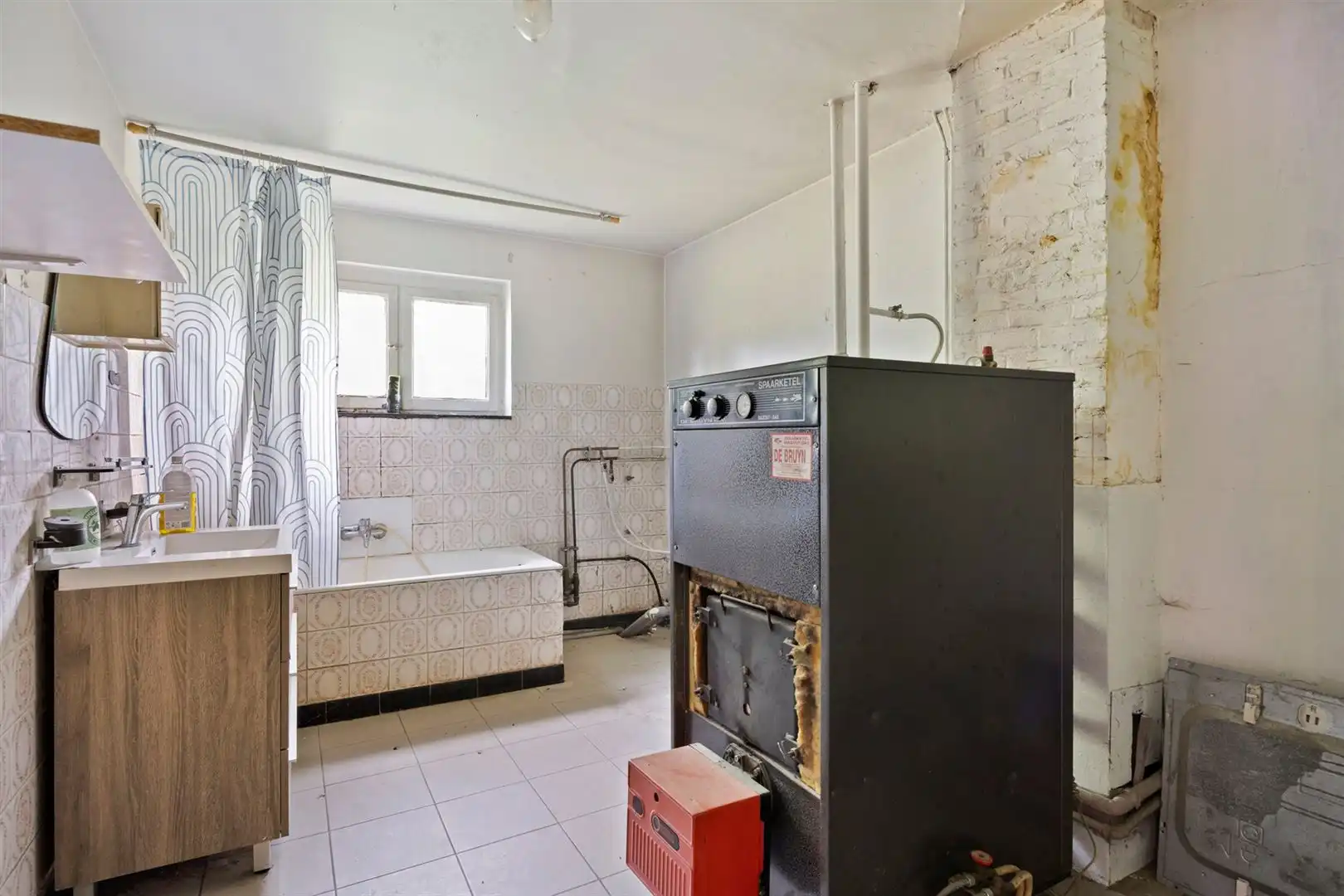 TE KOOP: Te renoveren woning met ruim perceel en projectmogelijkheden in Lummen! foto 11