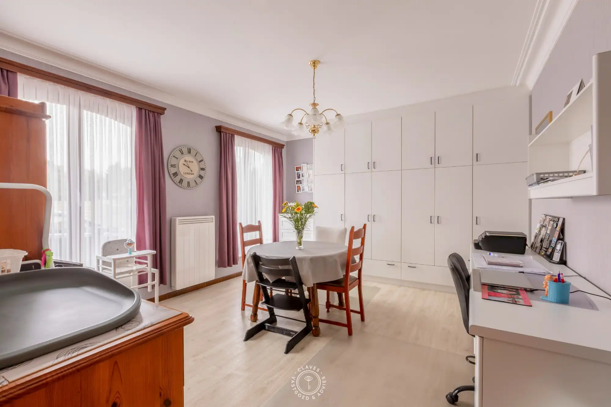 Charmante en ruime woning met 4 slaapkamers en 3 garages foto 12