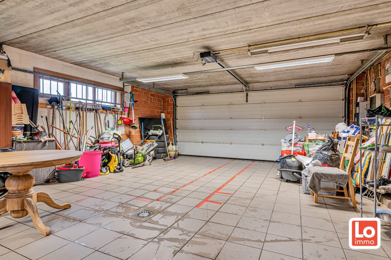 Degelijke alleenstaande villa met inpandige dubbele garage op een rustige, residentiële toplocatie nabij het centrum van Lochristi! foto 21