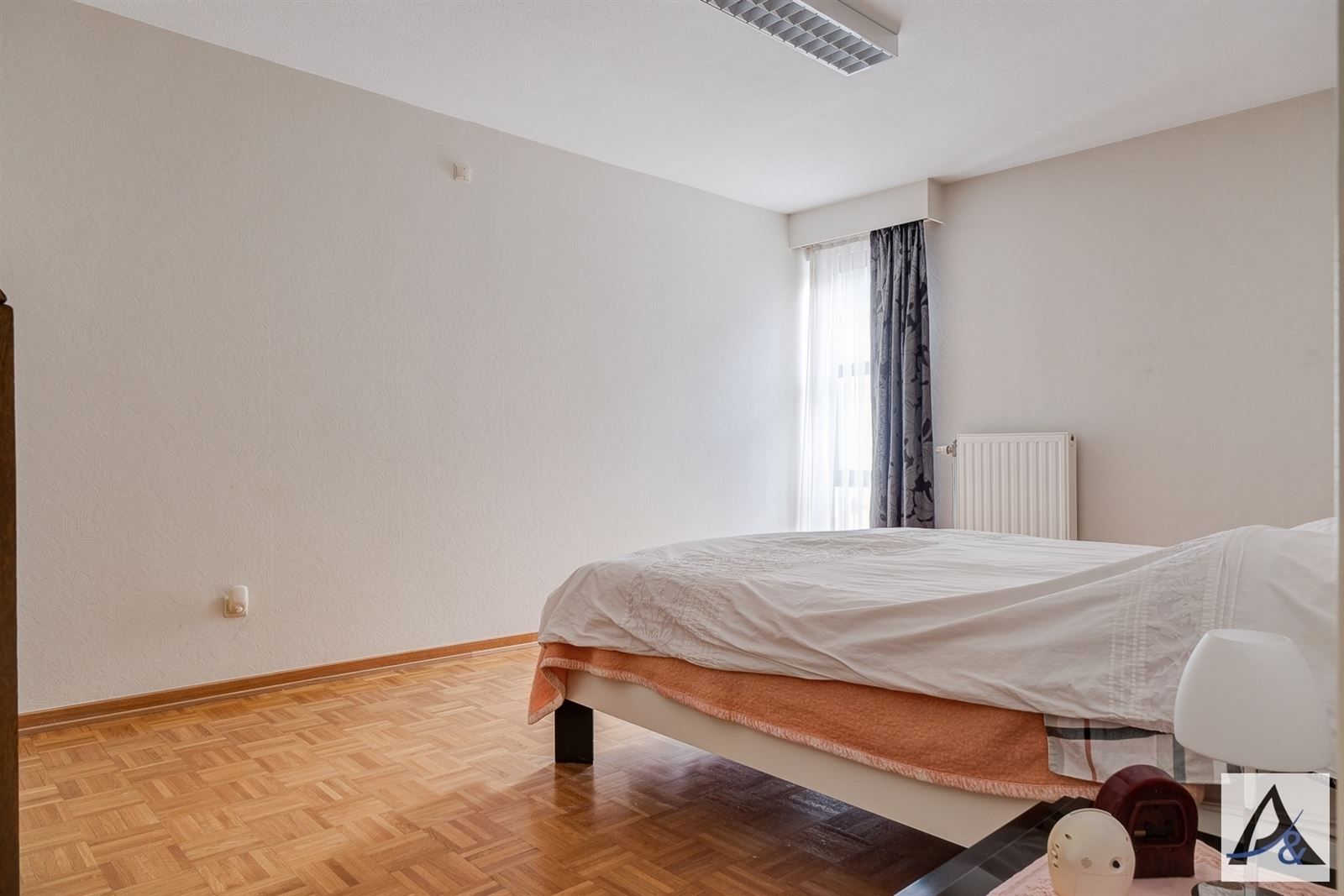 Ruim appartement met twee staanplaatsen in centrum Bilzen! foto 12