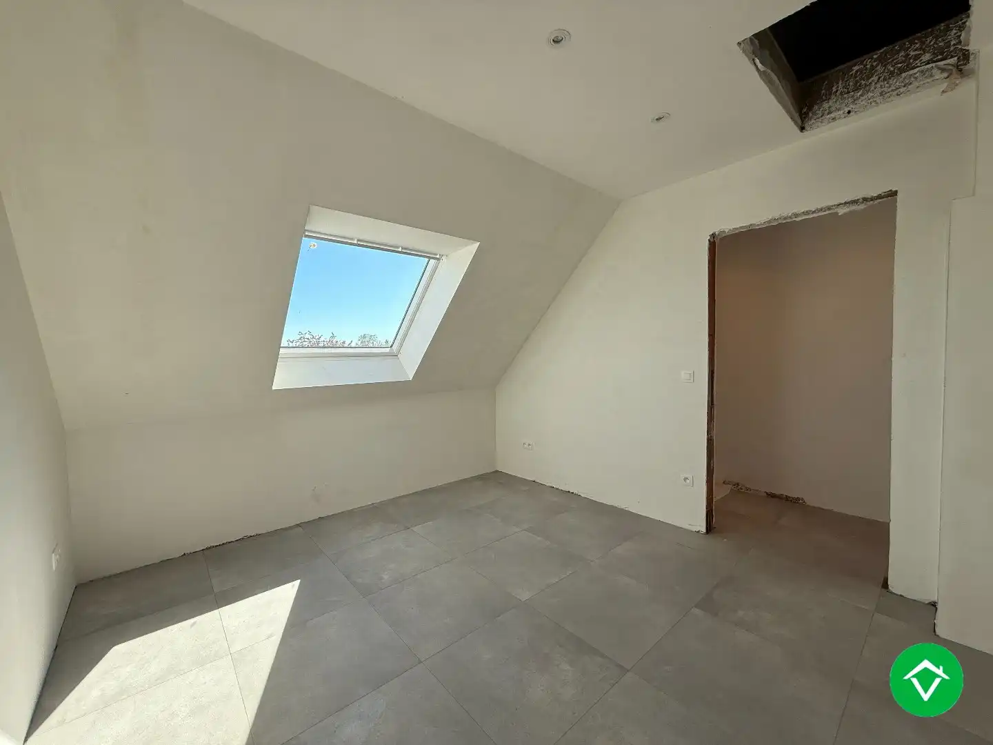 Centraal gelegen nieuwbouwwoning met 3 slaapkamers, tuin en overdekte autostaanplaats foto 14