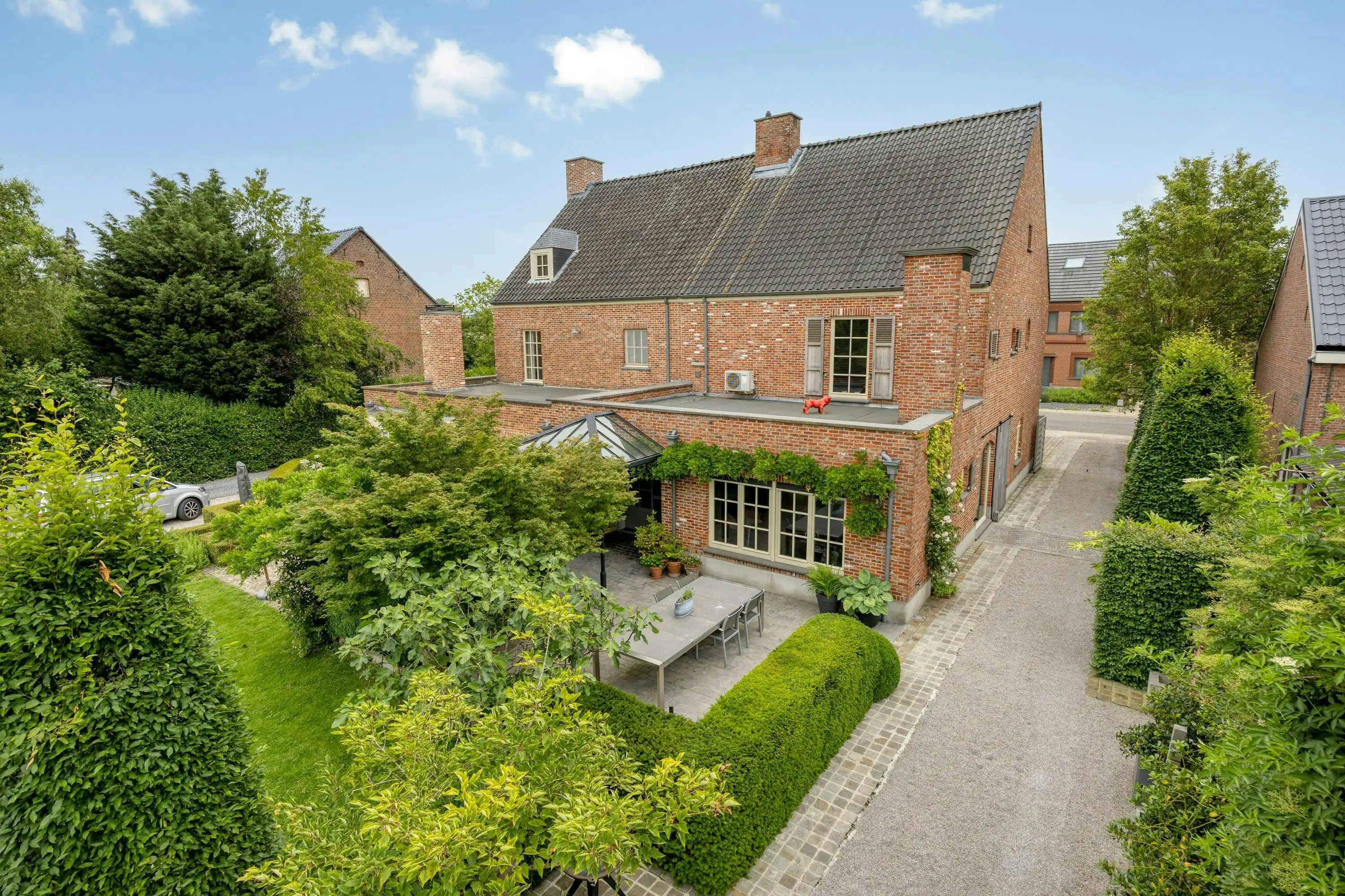 Karaktervol halfopen huis te koop in Zemst-Laar foto 2