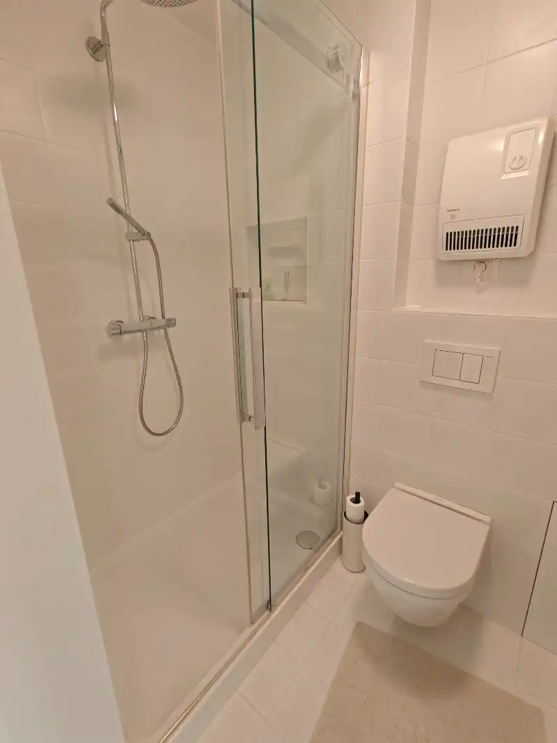 Hoekstudio met riant terras en zicht op zee! foto 3