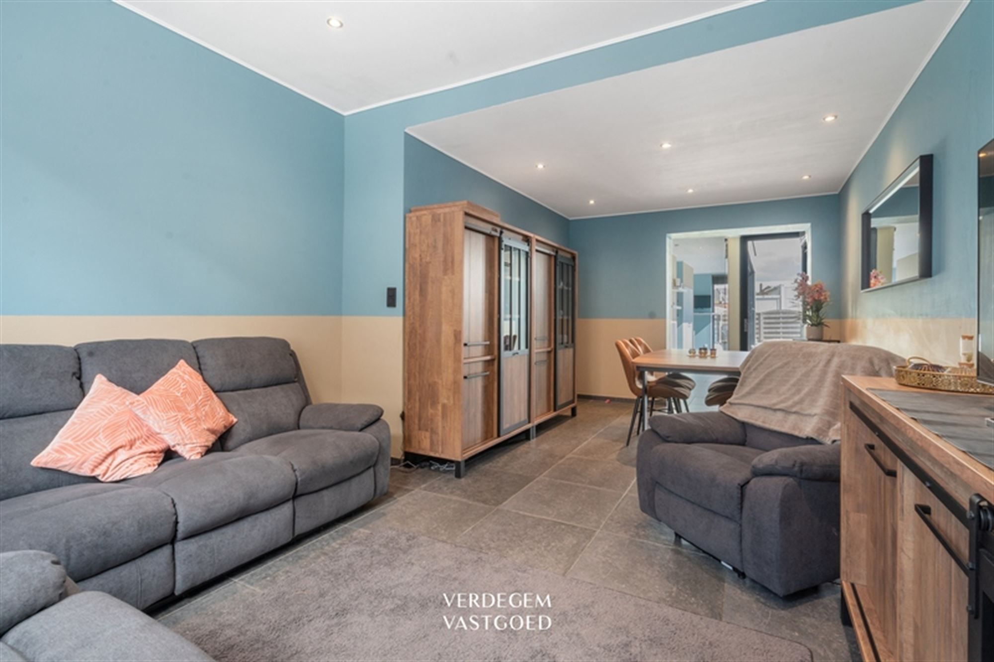 Verrassend leuke woning met kwalitatieve aanbouw, tuintje en 3 slaapkamers foto 3