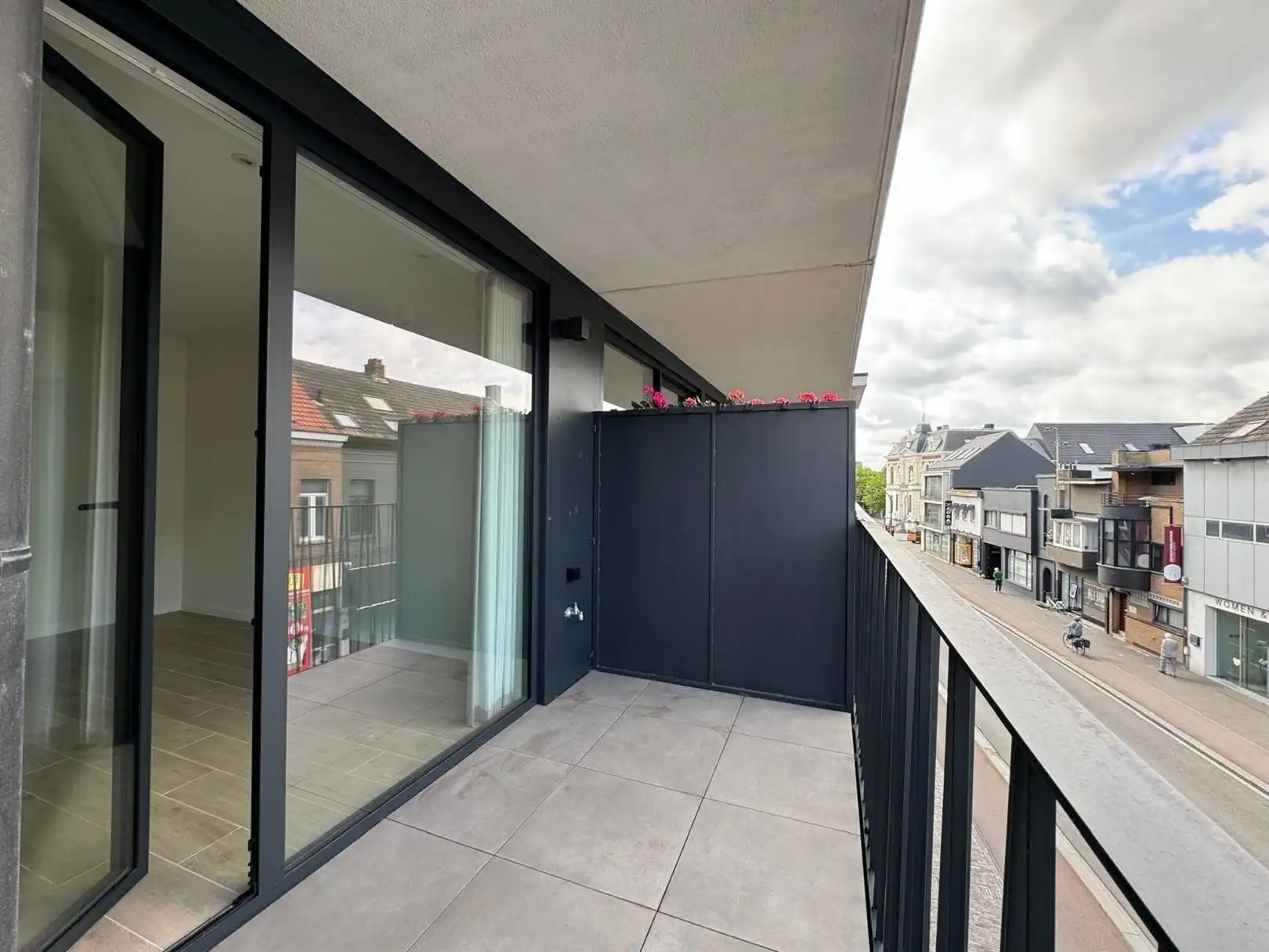 Appartement met twee slaapkamers, groot terras en autostaanplaats foto 10