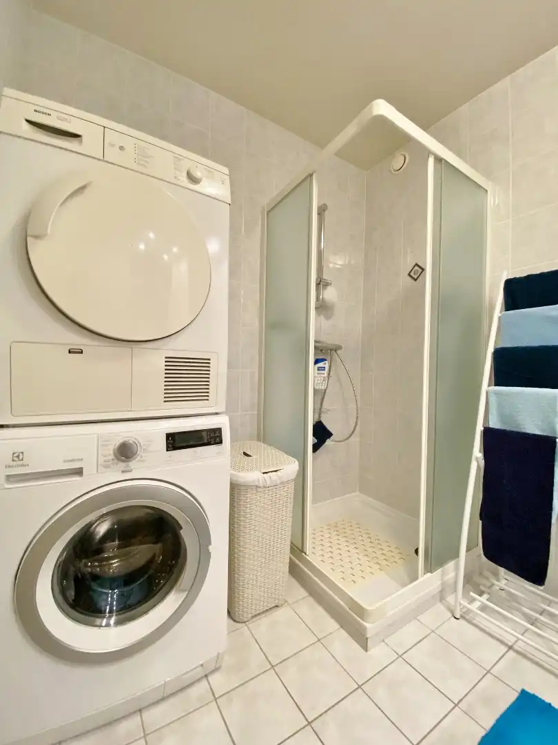 Lichtrijk appartement met zonnig terras en garage foto 12