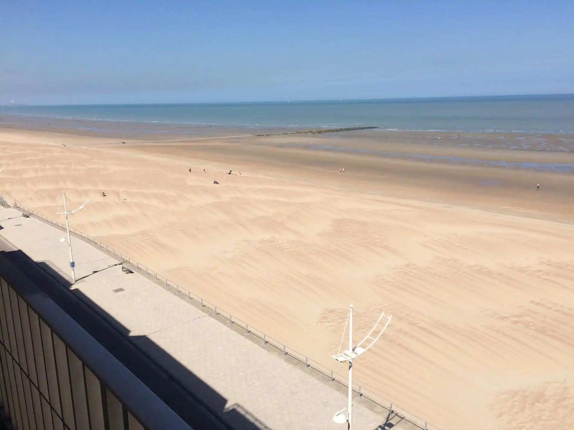 Studio met slaaphoek te huur op jaarbasis op de zeedijk te Koksijde foto 7