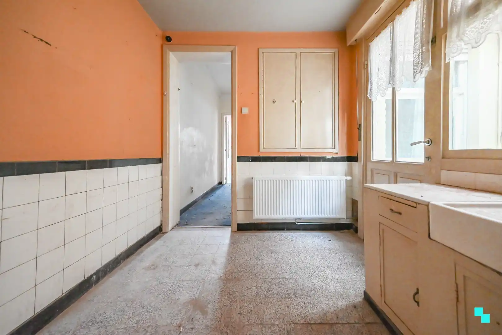 Verder op te frissen woning nabij centrum Izegem foto 9